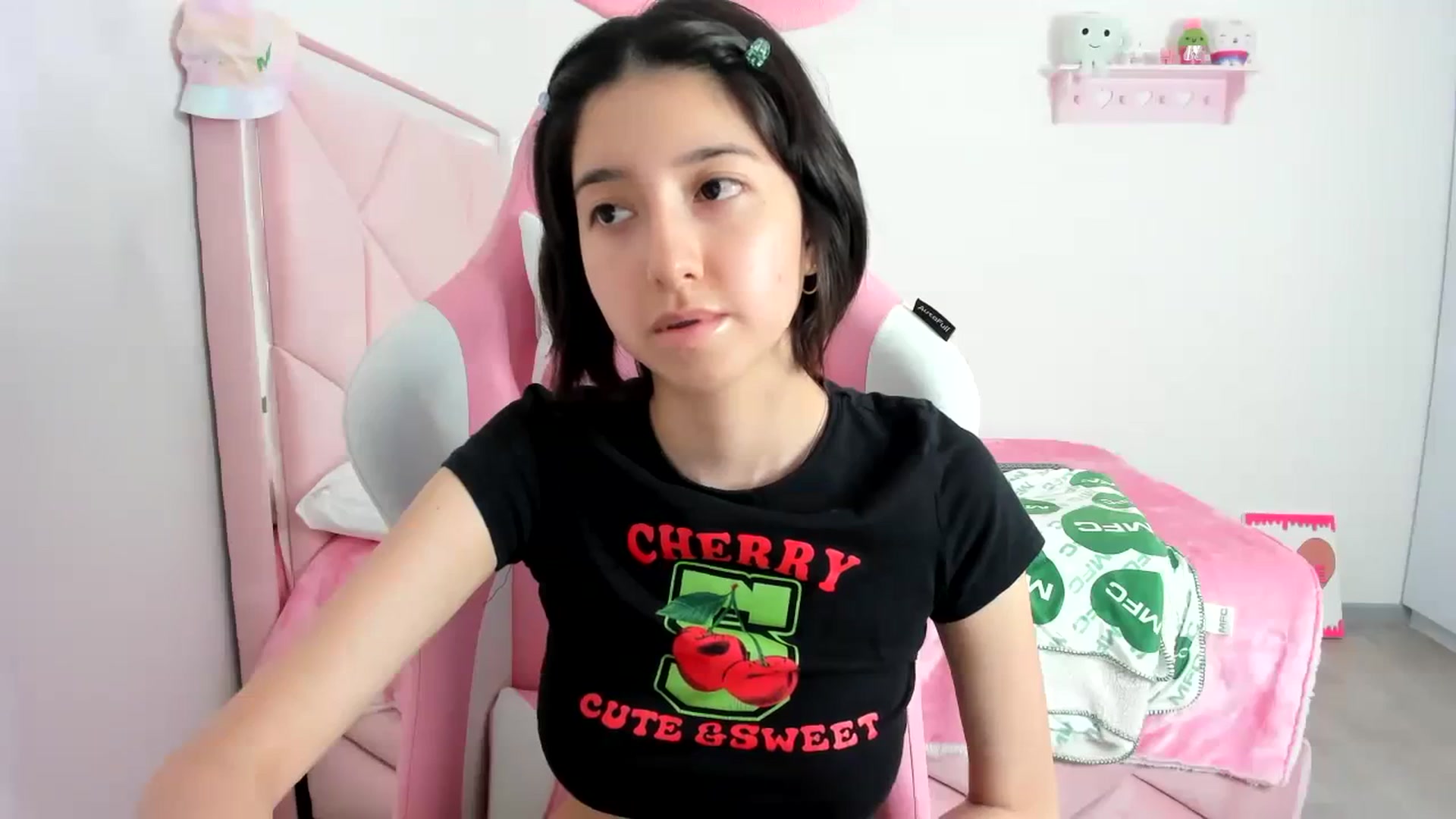 Gallery image thumbnail from Cherrycute666's myfreecams stream on, 12/06/2023, 01:45 image 19 of 20
