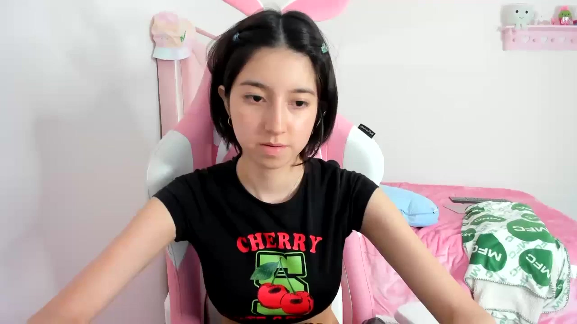 Gallery image thumbnail from Cherrycute666's myfreecams stream on, 12/06/2023, 01:45 image 9 of 20