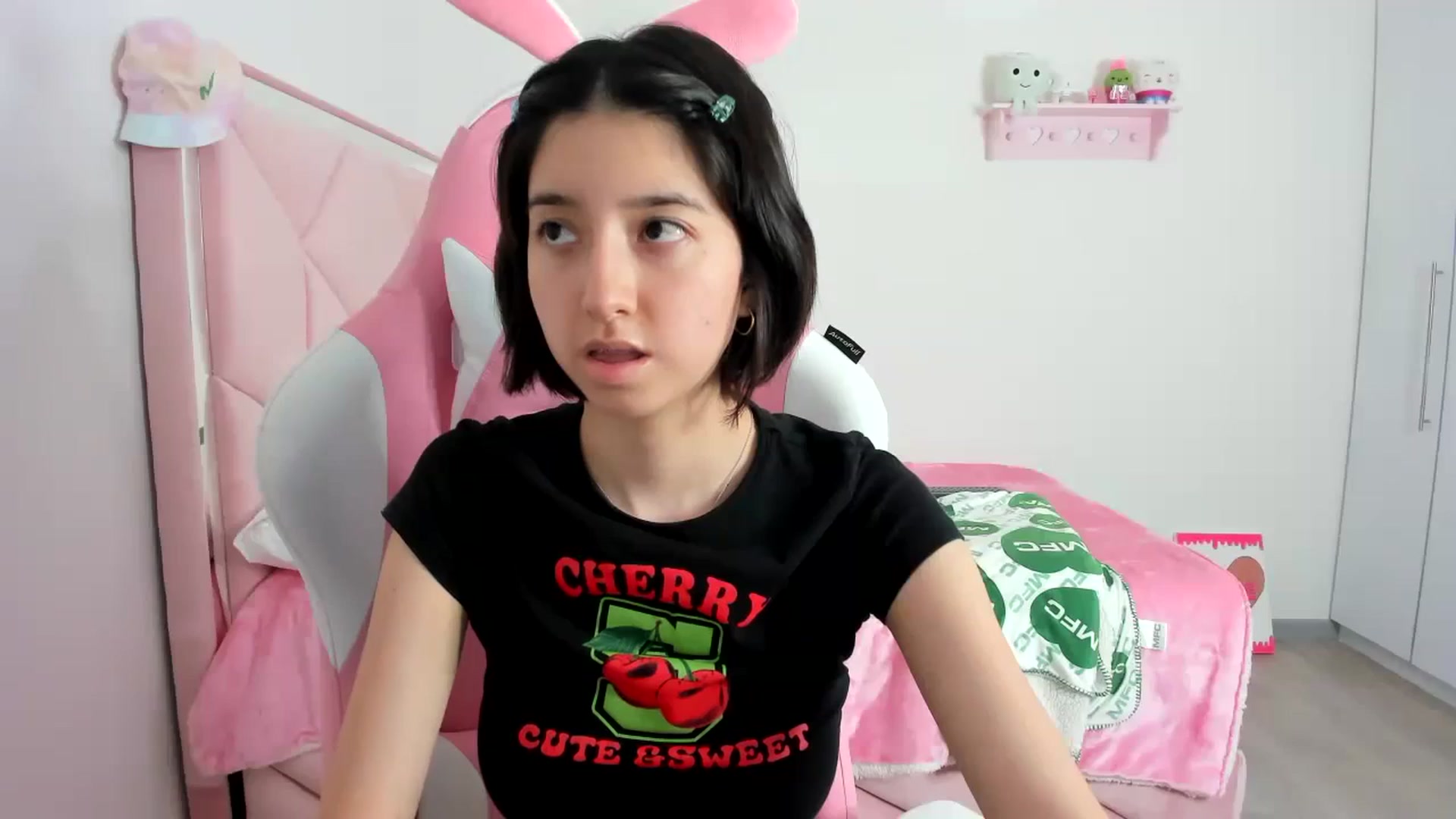 Gallery image thumbnail from Cherrycute666's myfreecams stream on, 12/06/2023, 01:45 image 20 of 20