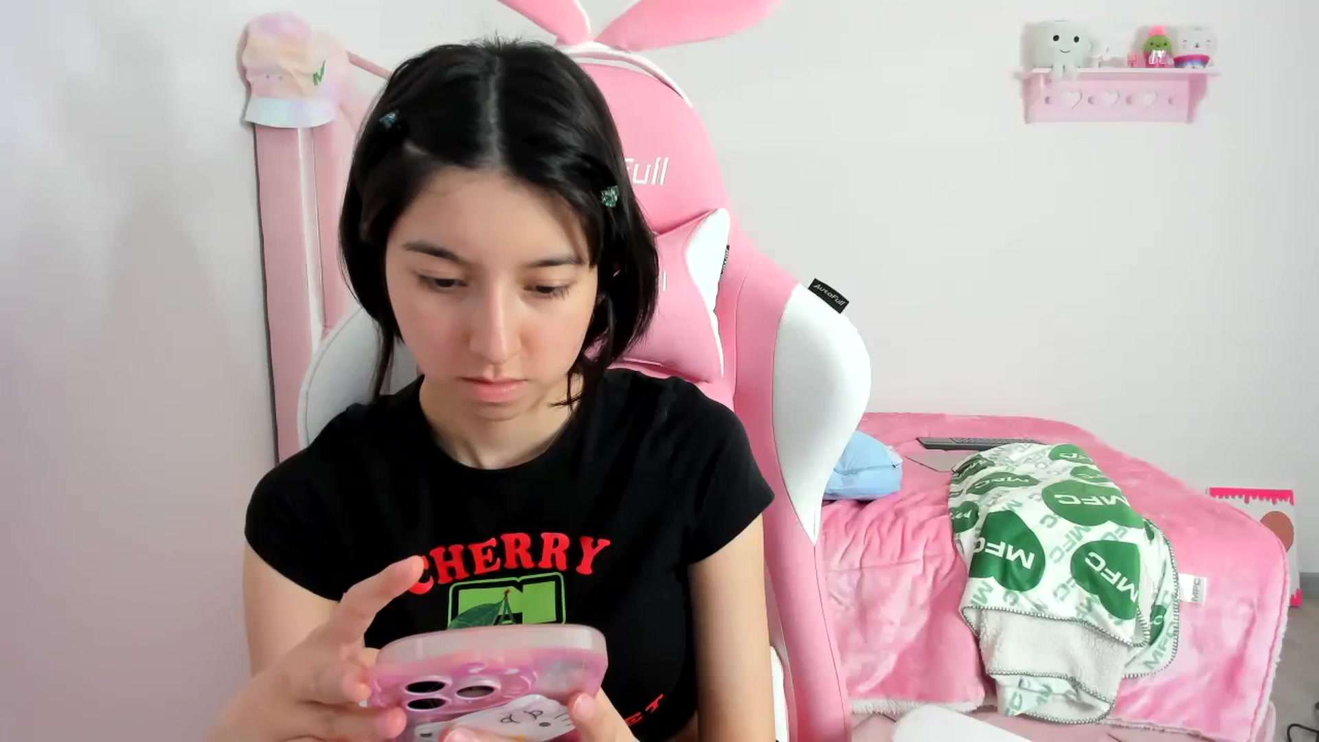Gallery image thumbnail from Cherrycute666's myfreecams stream on, 12/06/2023, 01:45 image 1 of 20