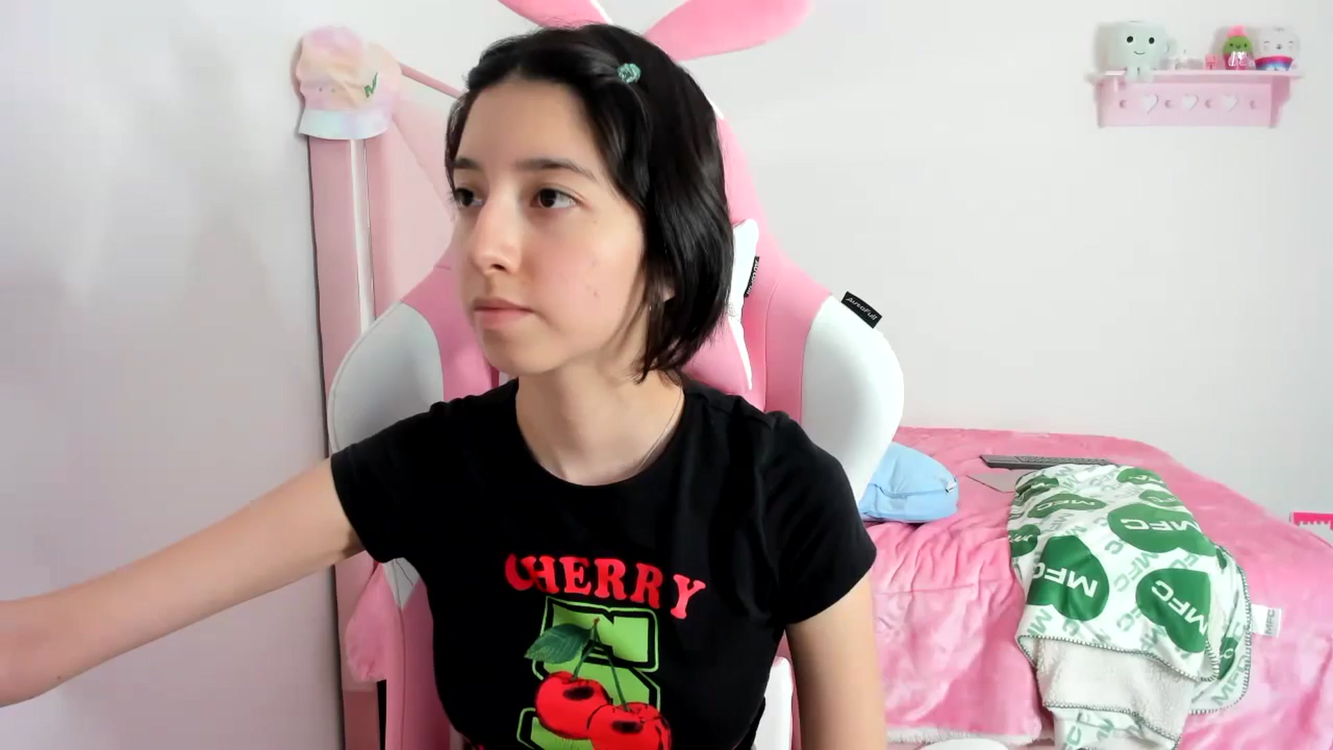Gallery image thumbnail from Cherrycute666's myfreecams stream on, 12/06/2023, 01:45 image 10 of 20