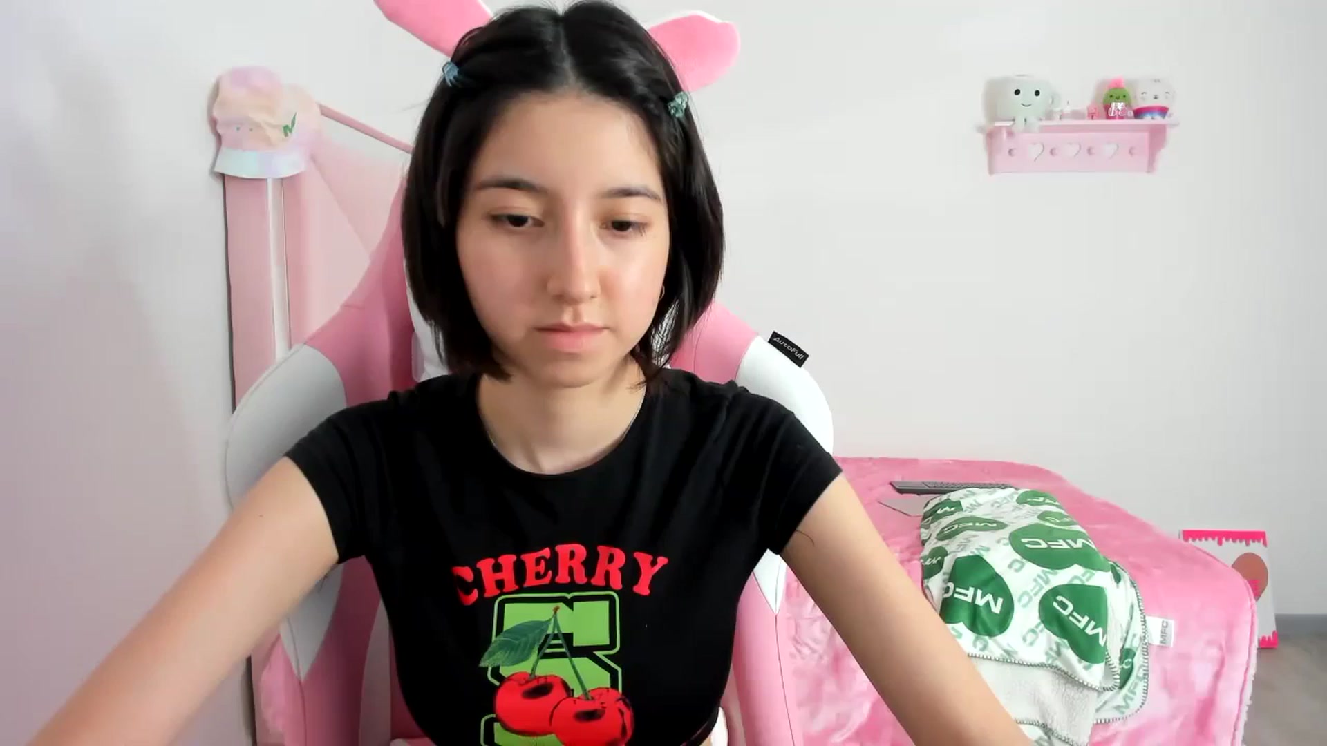 Gallery image thumbnail from Cherrycute666's myfreecams stream on, 12/06/2023, 04:27 image 1 of 20