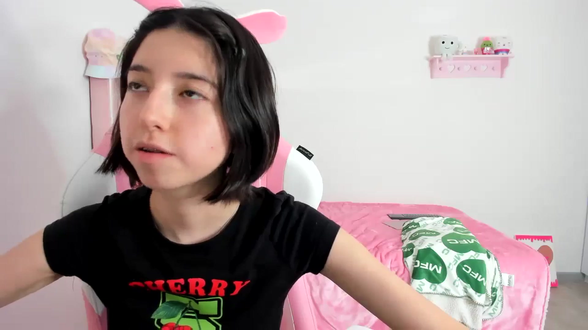 Gallery image thumbnail from Cherrycute666's myfreecams stream on, 12/06/2023, 04:27 image 13 of 20