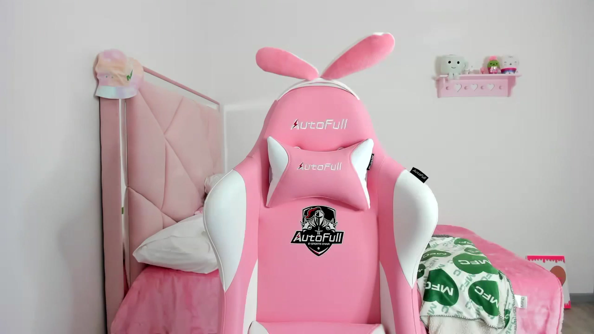 Gallery image thumbnail from Cherrycute666's myfreecams stream on, 12/06/2023, 04:27 image 19 of 20