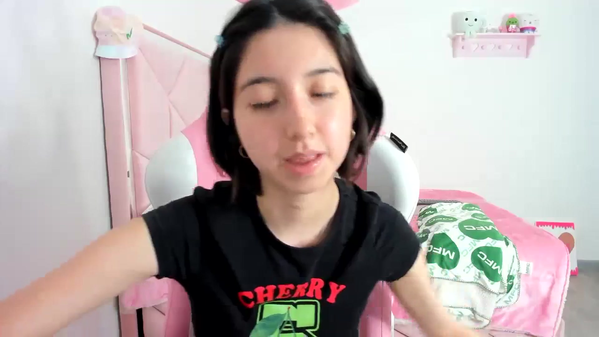Gallery image thumbnail from Cherrycute666's myfreecams stream on, 12/06/2023, 04:27 image 6 of 20