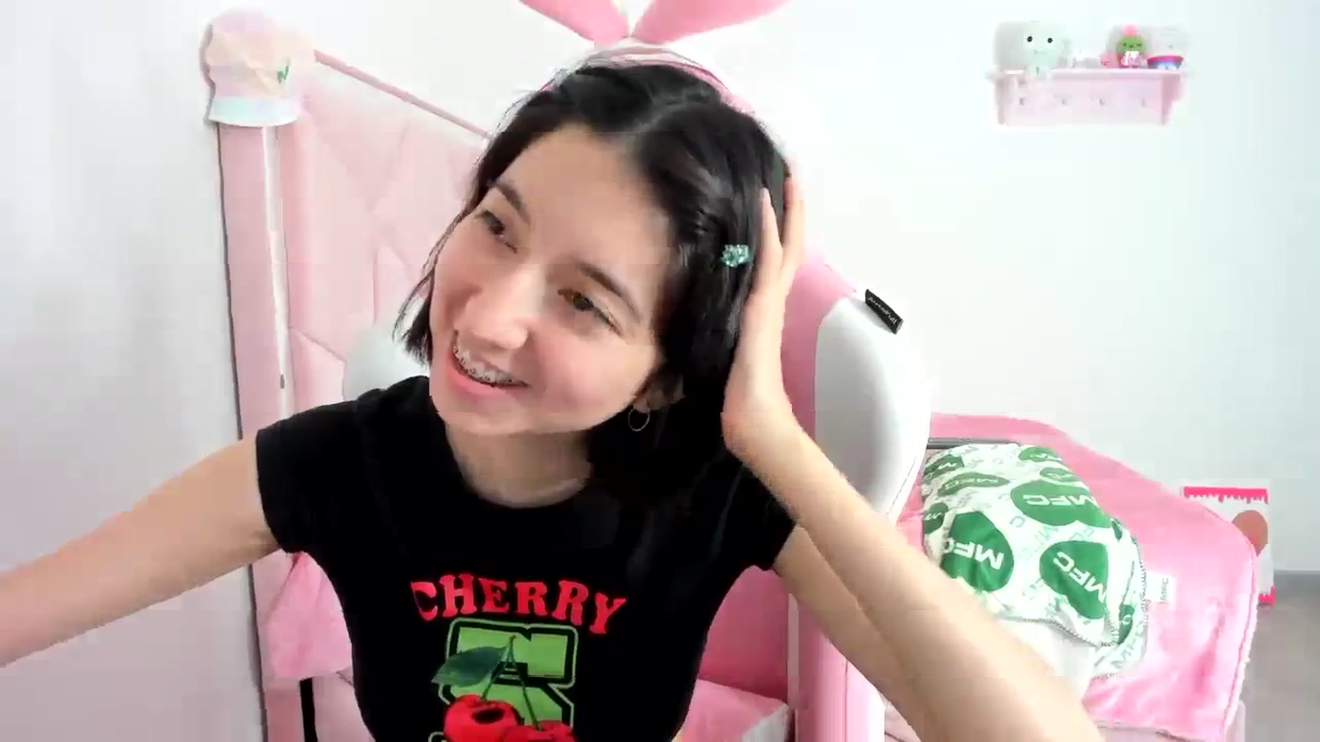 Gallery image thumbnail from Cherrycute666's myfreecams stream on, 12/06/2023, 04:27 image 5 of 20