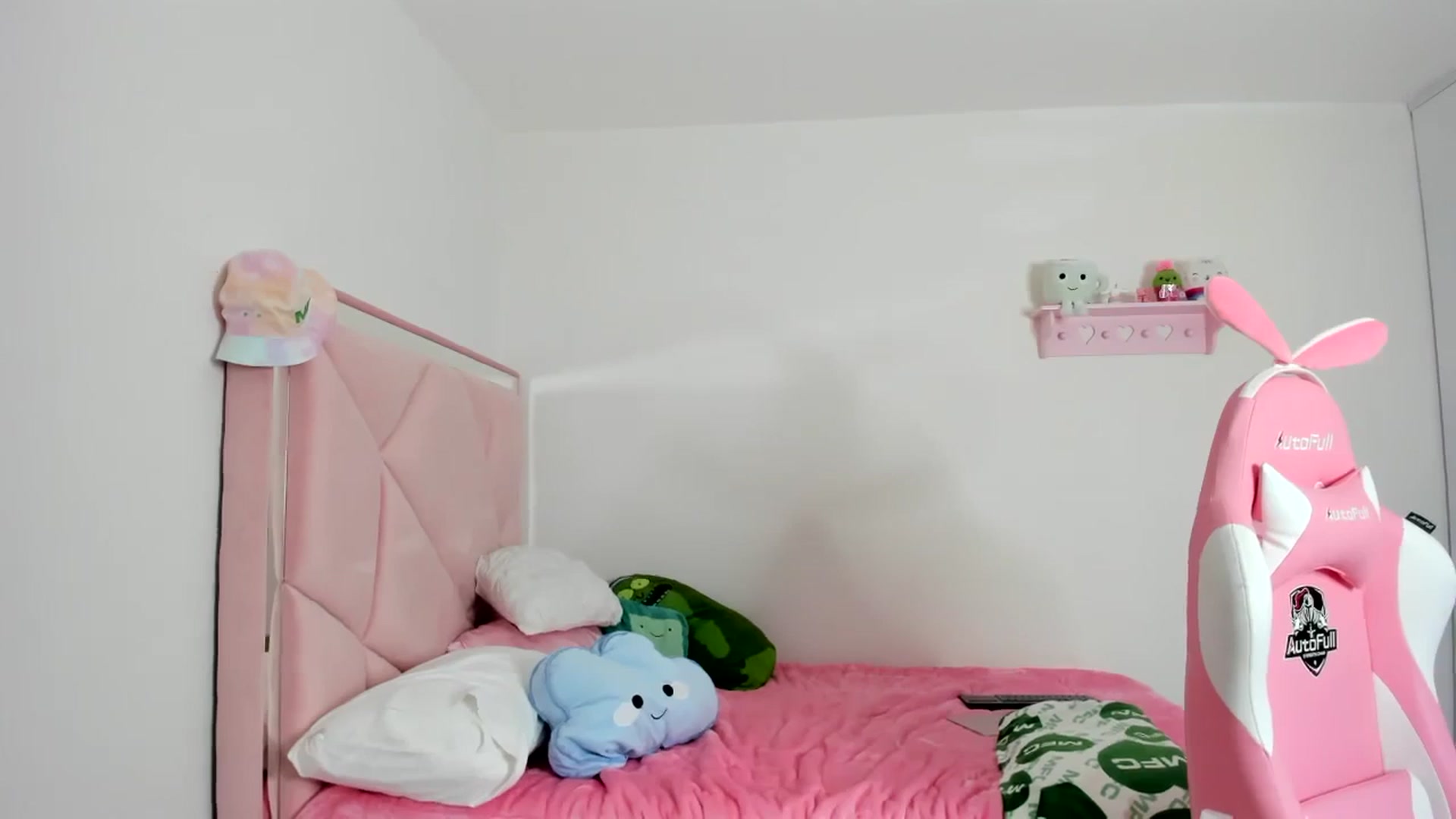 Gallery image thumbnail from Cherrycute666's myfreecams stream on, 12/06/2023, 04:27 image 11 of 20