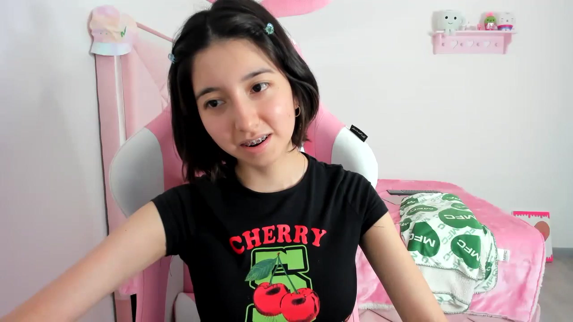 Gallery image thumbnail from Cherrycute666's myfreecams stream on, 12/06/2023, 04:27 image 7 of 20