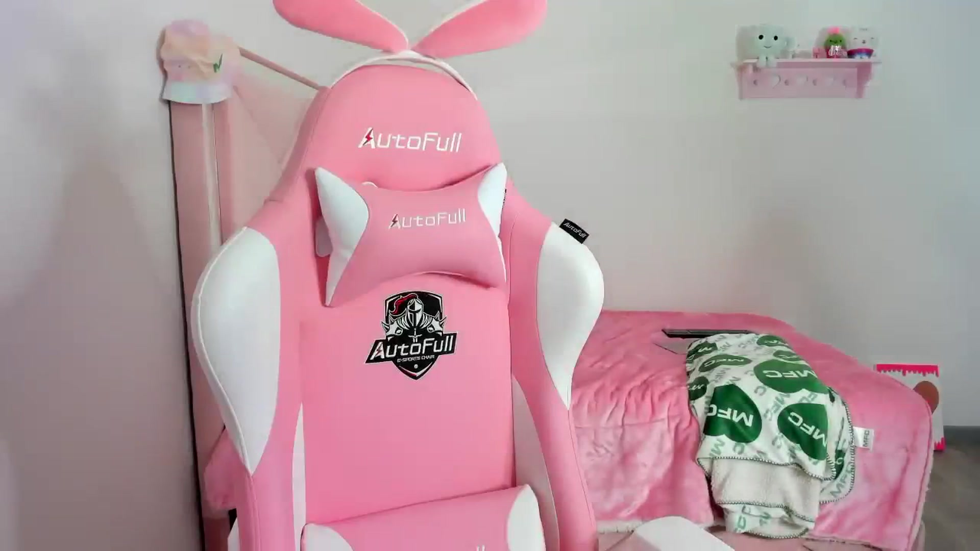Gallery image thumbnail from Cherrycute666's myfreecams stream on, 12/06/2023, 05:34 image 20 of 20