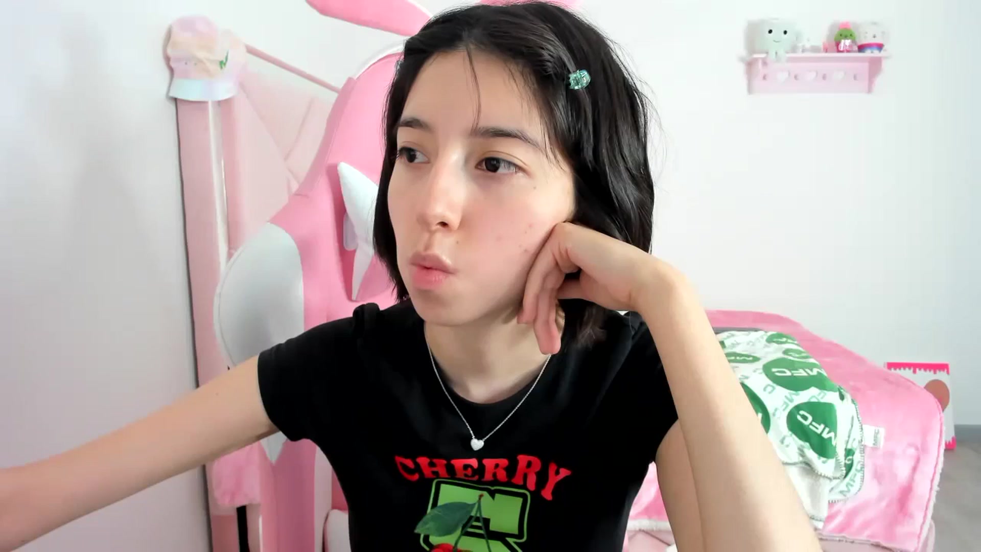 Gallery image thumbnail from Cherrycute666's myfreecams stream on, 12/06/2023, 05:34 image 13 of 20