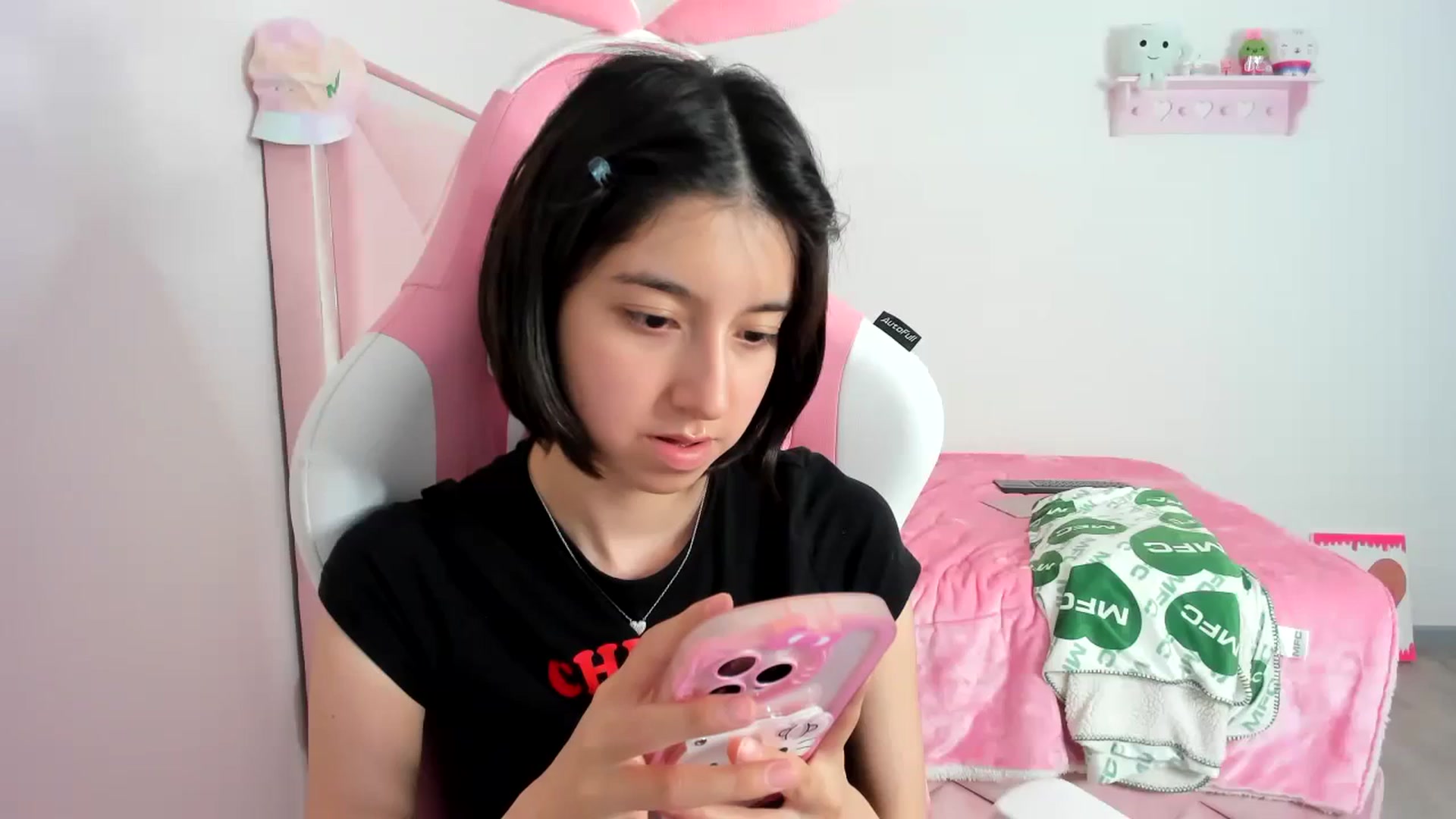 Gallery image thumbnail from Cherrycute666's myfreecams stream on, 12/06/2023, 05:34 image 15 of 20