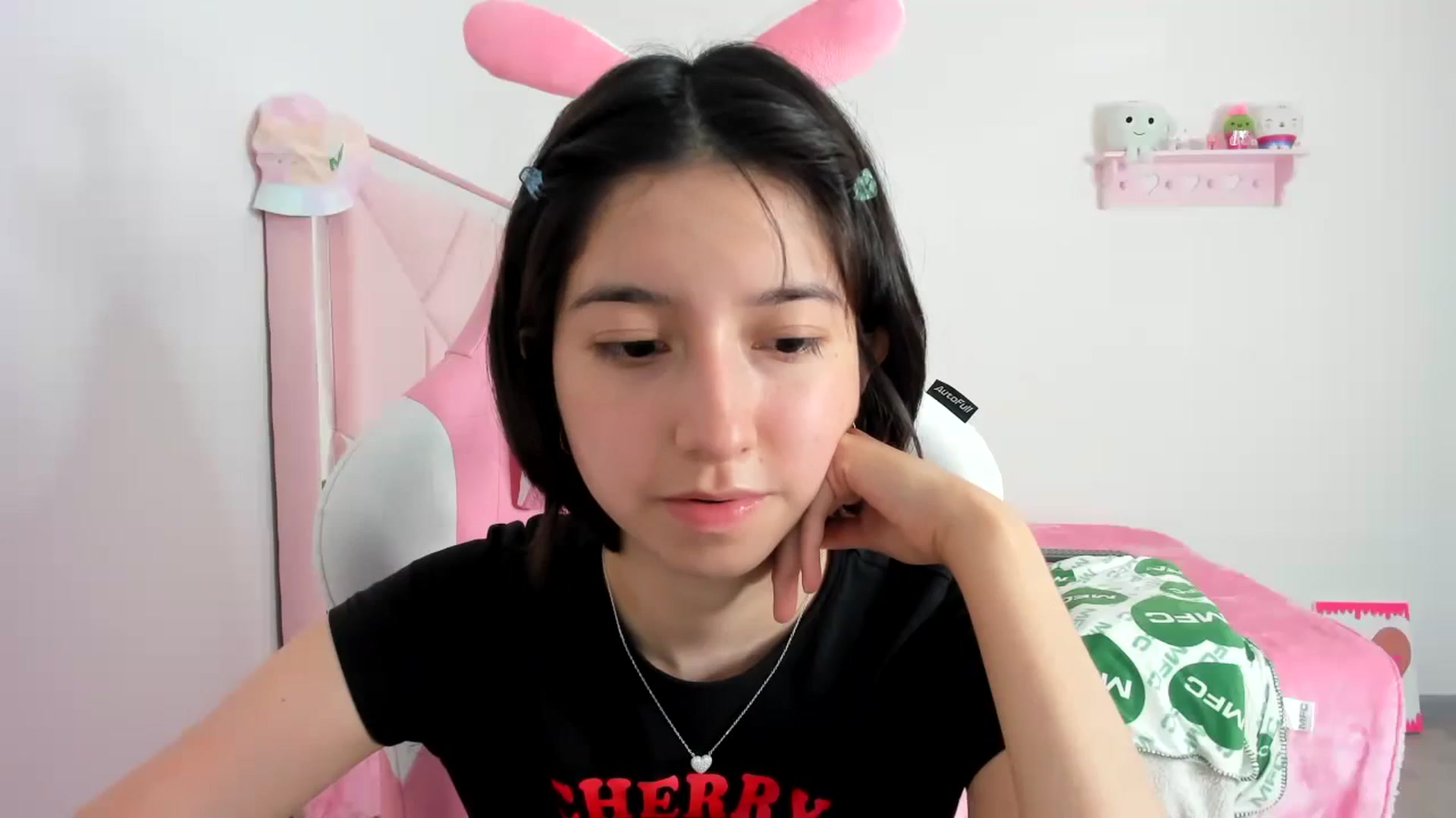 Gallery image thumbnail from Cherrycute666's myfreecams stream on, 12/06/2023, 05:34 image 2 of 20