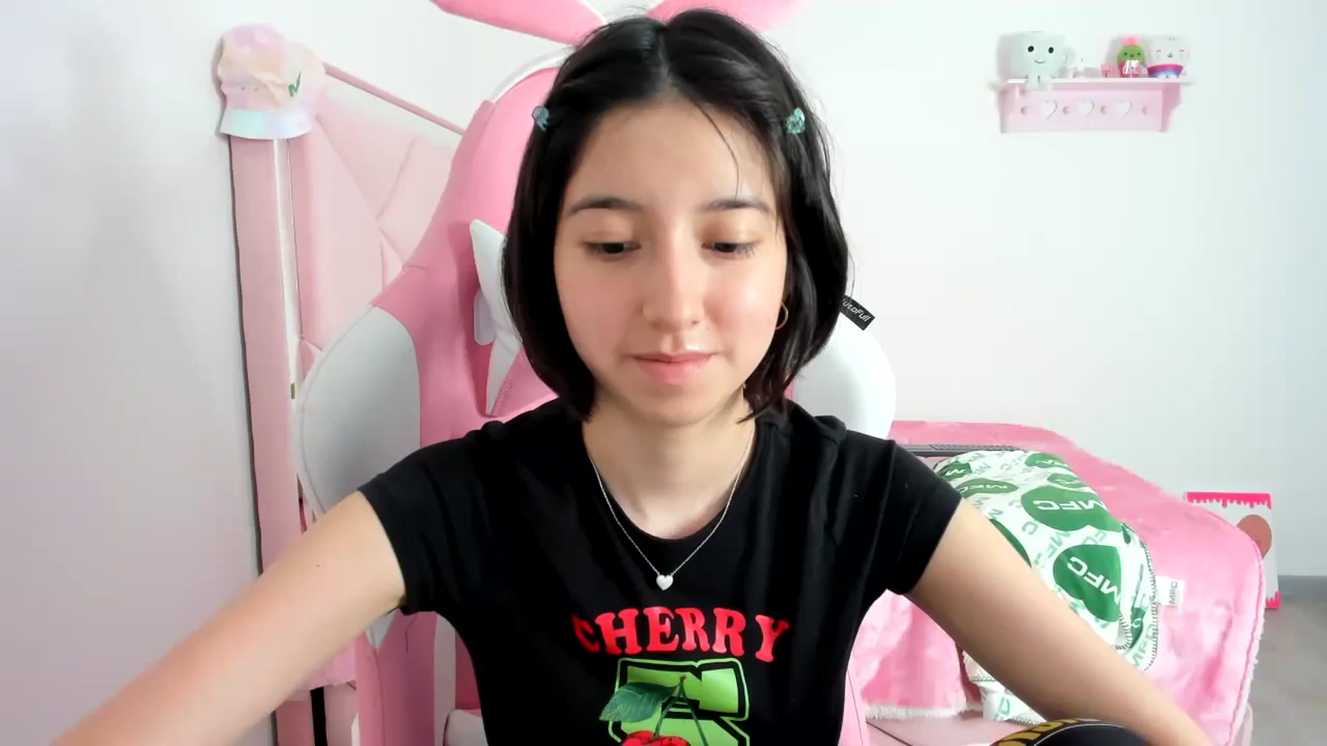 Gallery image thumbnail from Cherrycute666's myfreecams stream on, 12/06/2023, 05:34 image 17 of 20