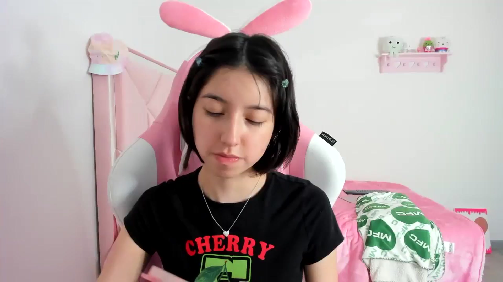 Gallery image thumbnail from Cherrycute666's myfreecams stream on, 12/06/2023, 05:34 image 1 of 20