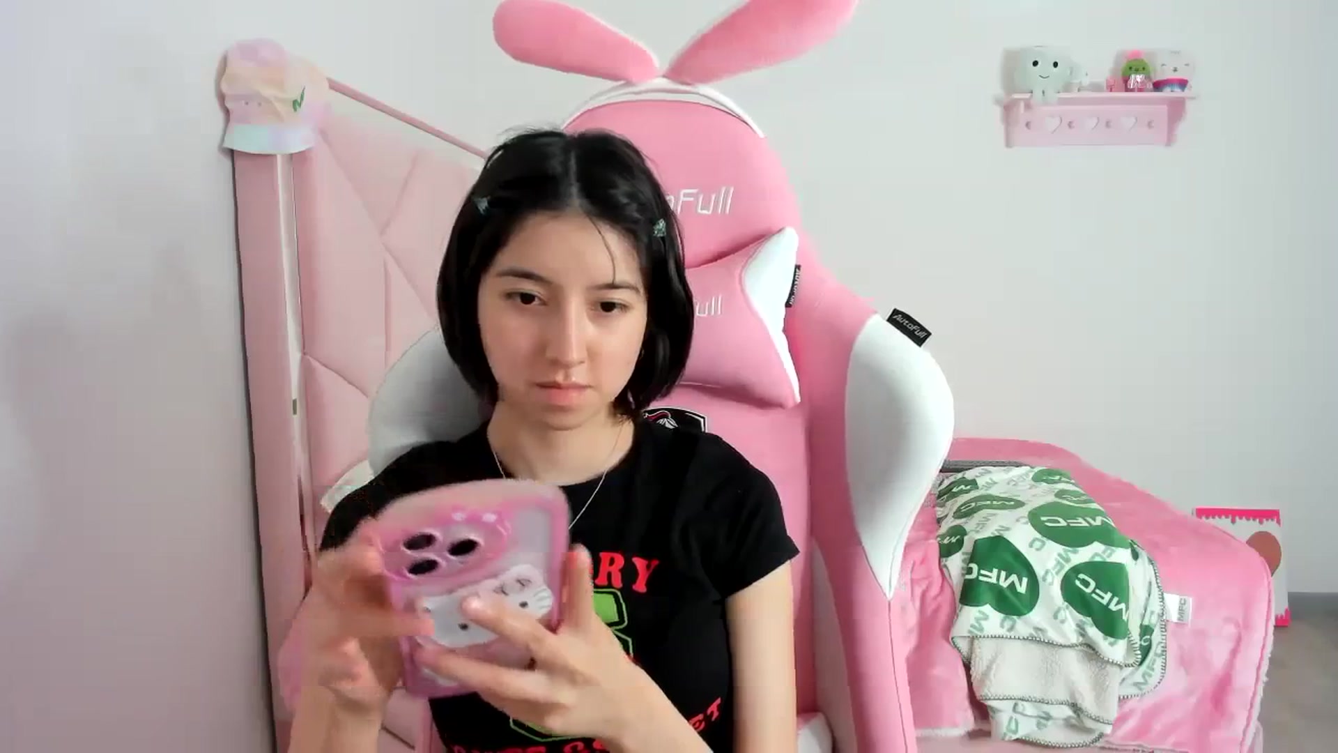 Gallery image thumbnail from Cherrycute666's myfreecams stream on, 12/06/2023, 06:39 image 4 of 20