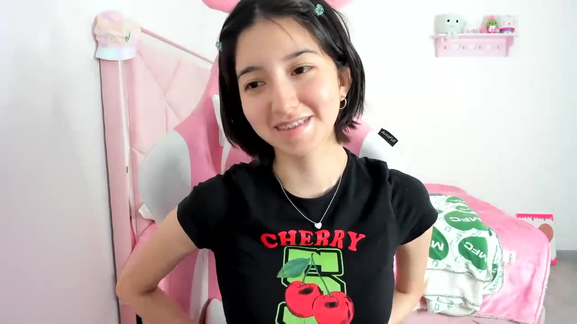 Gallery image thumbnail from Cherrycute666's myfreecams stream on, 12/06/2023, 06:39 image 2 of 20