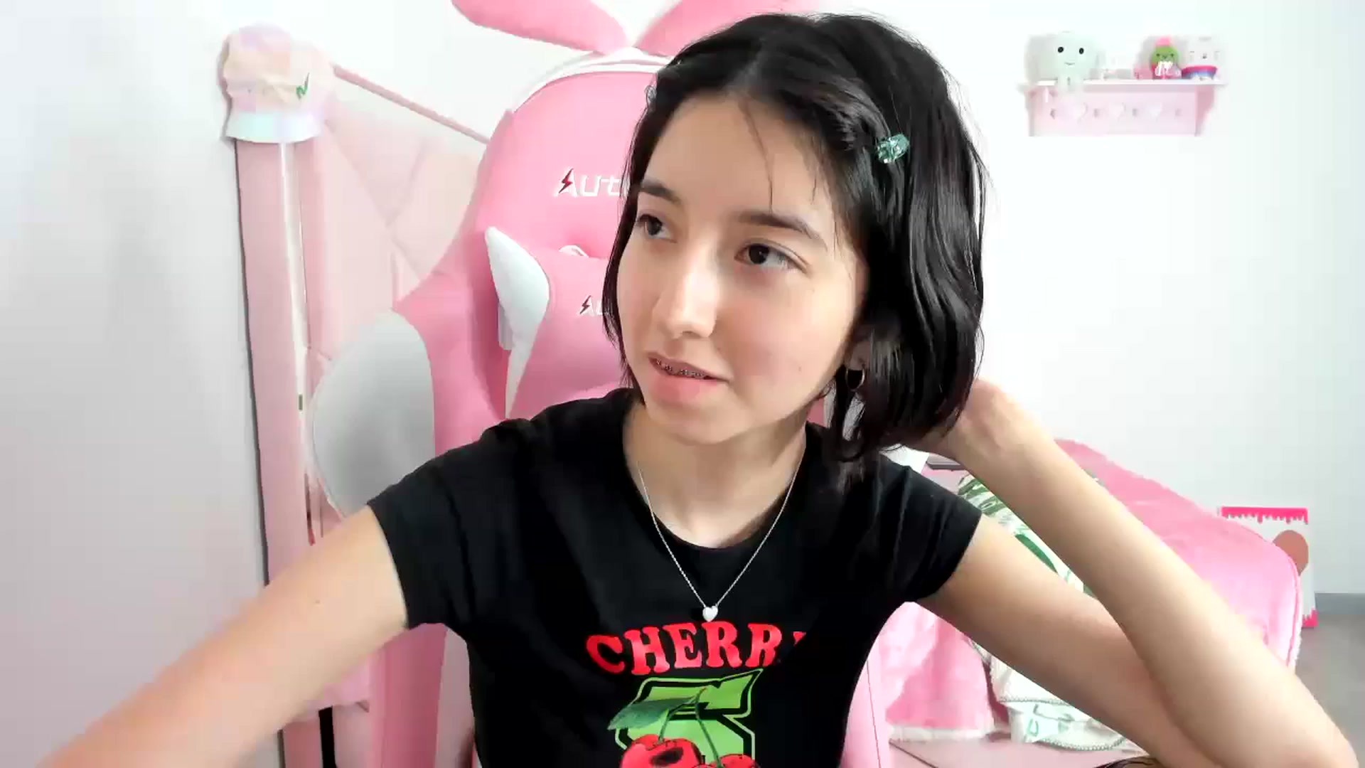 Gallery image thumbnail from Cherrycute666's myfreecams stream on, 12/06/2023, 06:39 image 1 of 20