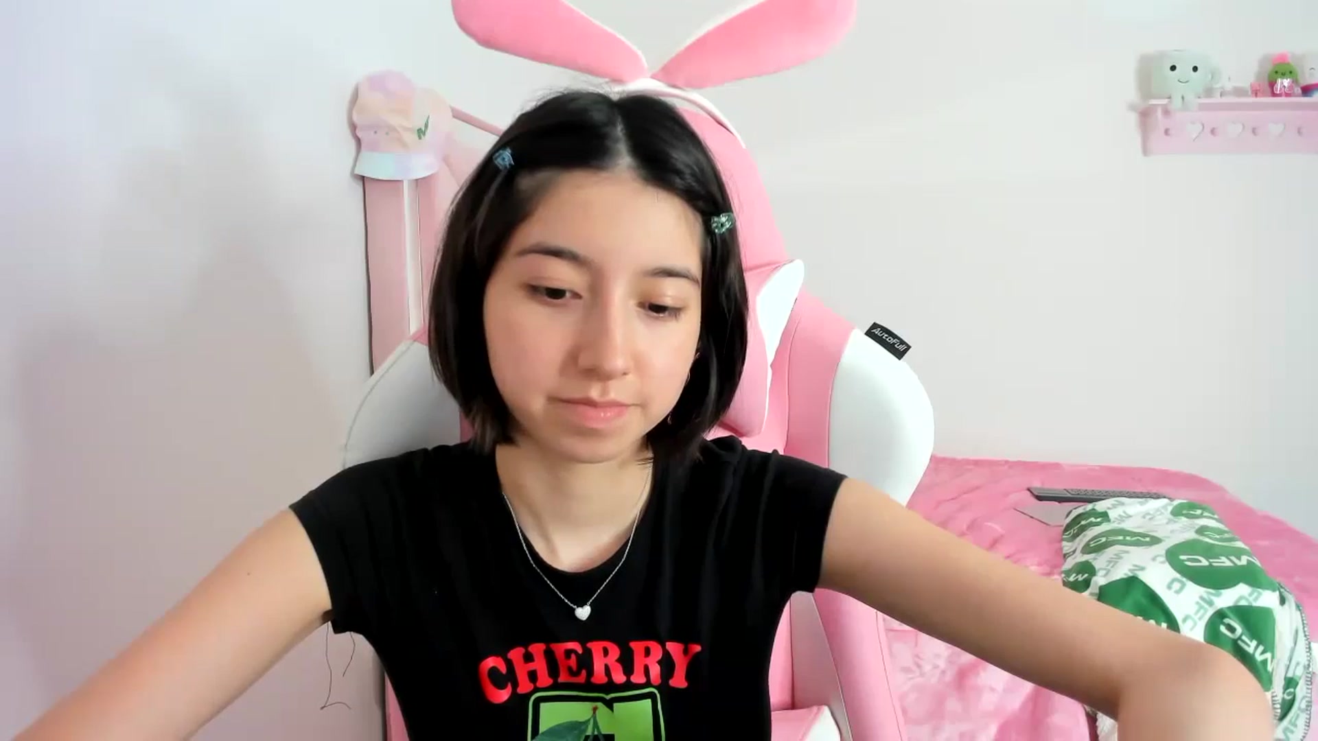 Gallery image thumbnail from Cherrycute666's myfreecams stream on, 12/06/2023, 06:39 image 16 of 20