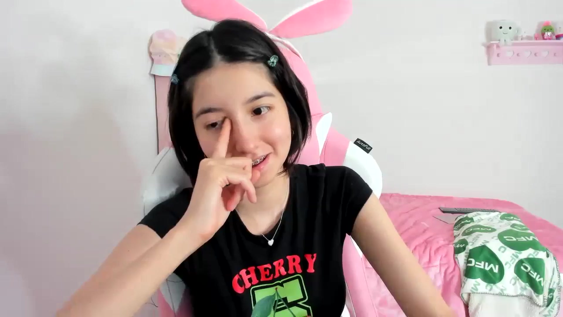 Gallery image thumbnail from Cherrycute666's myfreecams stream on, 12/06/2023, 06:39 image 13 of 20