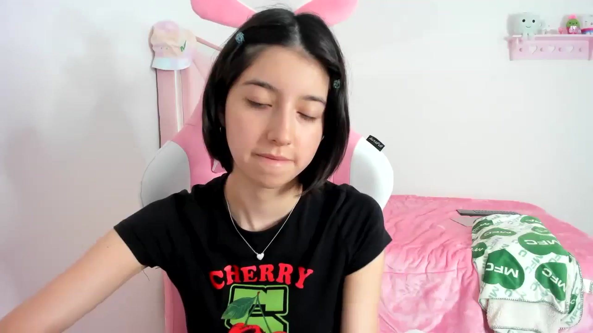 Gallery image thumbnail from Cherrycute666's myfreecams stream on, 12/06/2023, 07:27 image 19 of 20