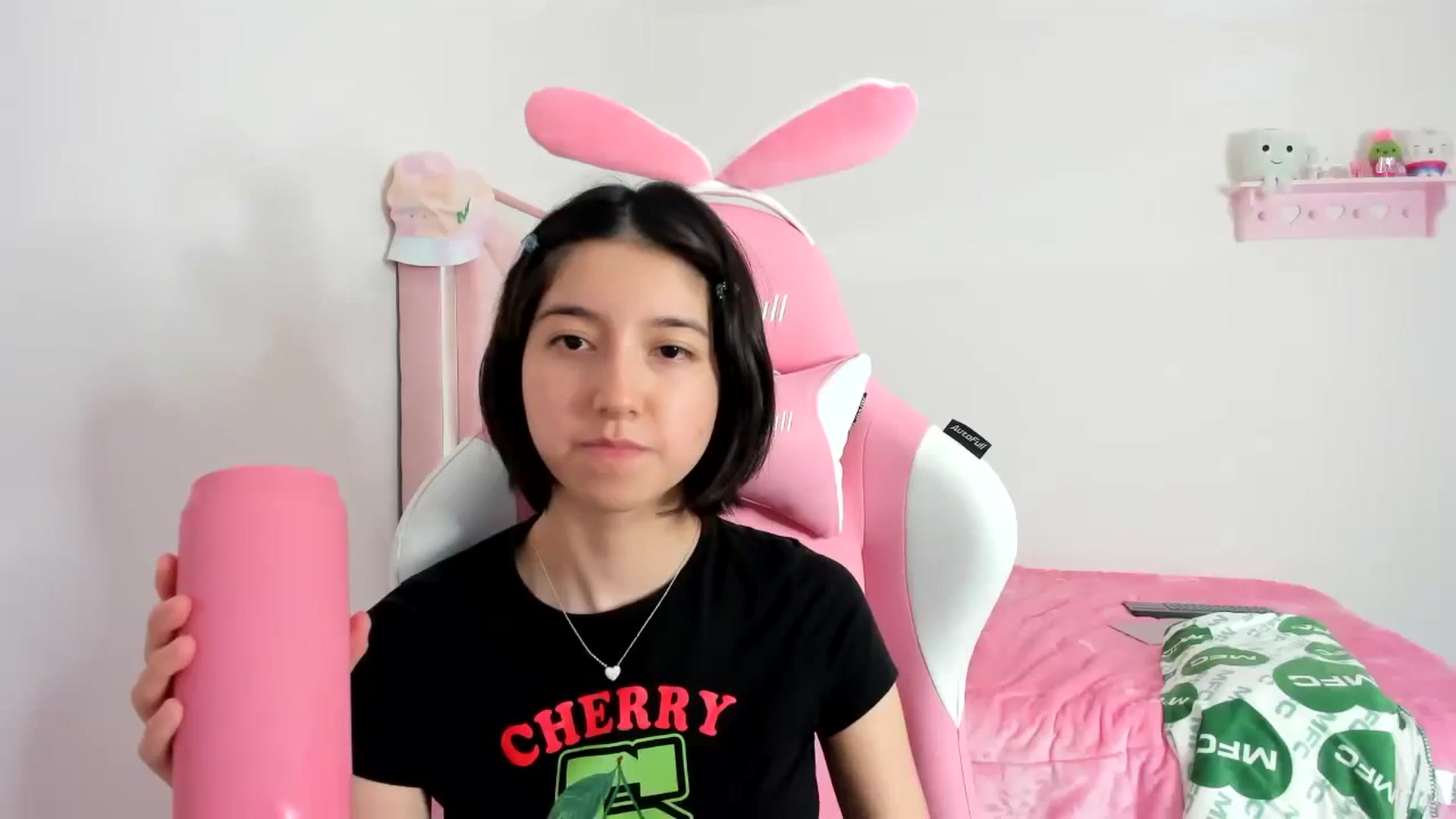 Gallery image thumbnail from Cherrycute666's myfreecams stream on, 12/06/2023, 07:27 image 10 of 20
