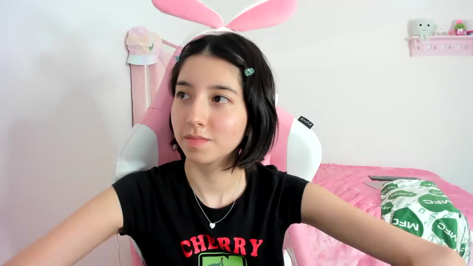 Gallery image thumbnail from Cherrycute666's myfreecams stream on, 12/06/2023, 07:27 image 1 of 20