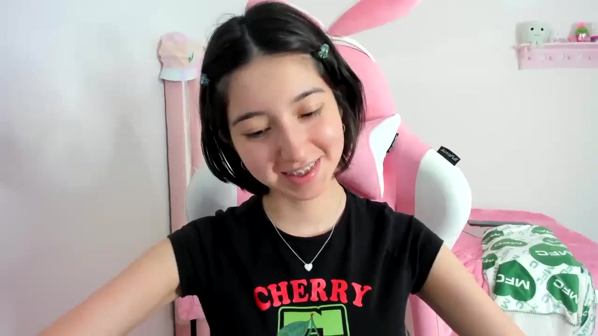 Gallery image thumbnail from Cherrycute666's myfreecams stream on, 12/06/2023, 07:27 image 2 of 20