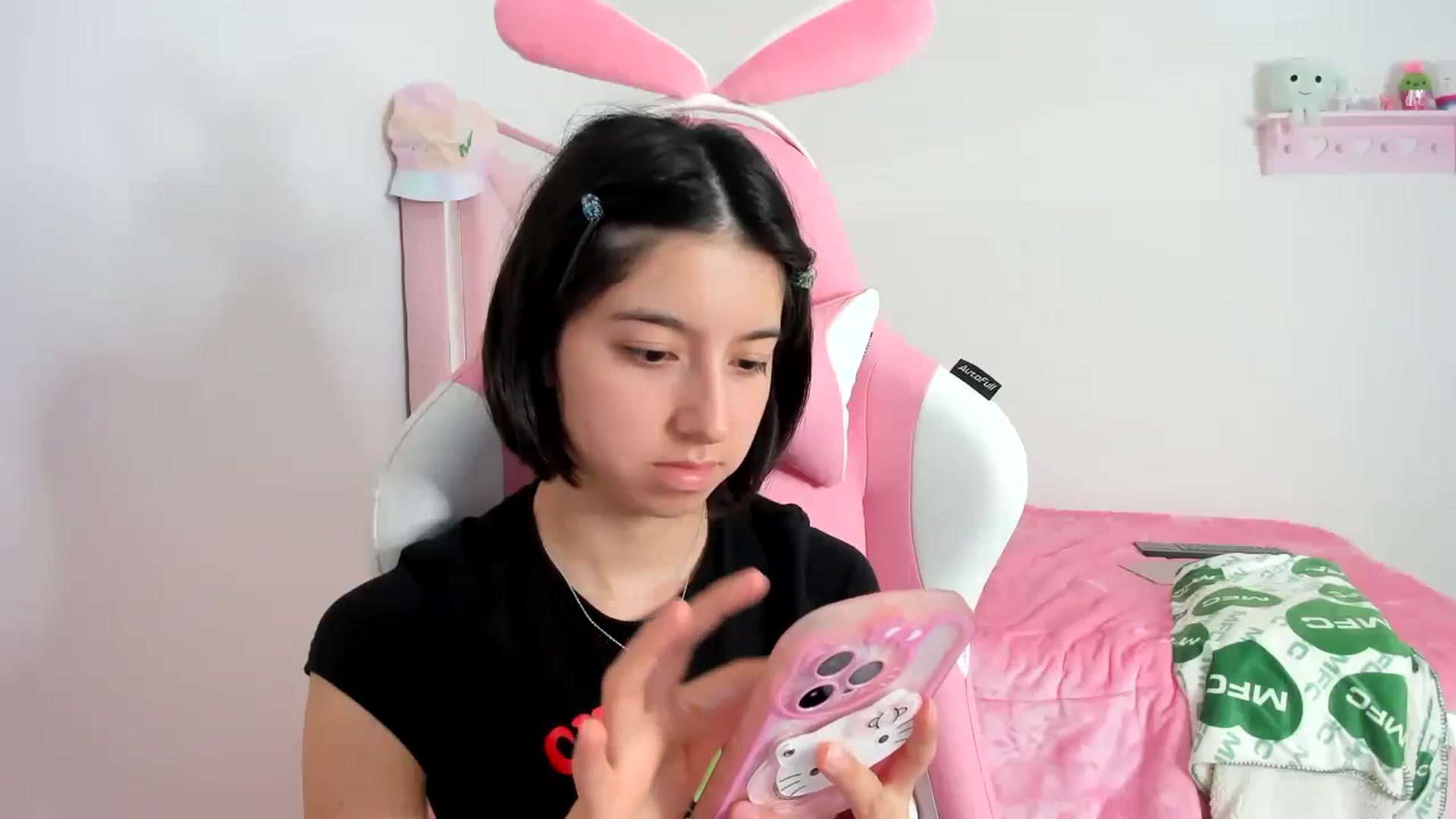 Gallery image thumbnail from Cherrycute666's myfreecams stream on, 12/06/2023, 07:27 image 3 of 20