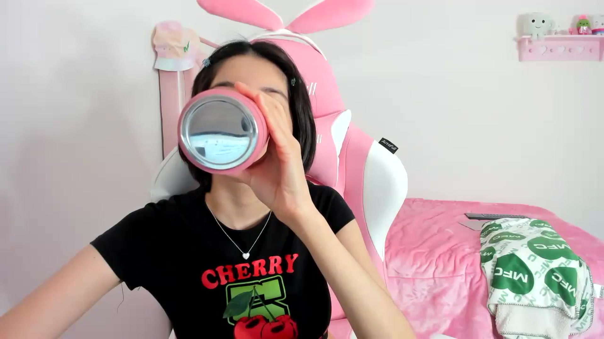Gallery image thumbnail from Cherrycute666's myfreecams stream on, 12/06/2023, 07:27 image 11 of 20