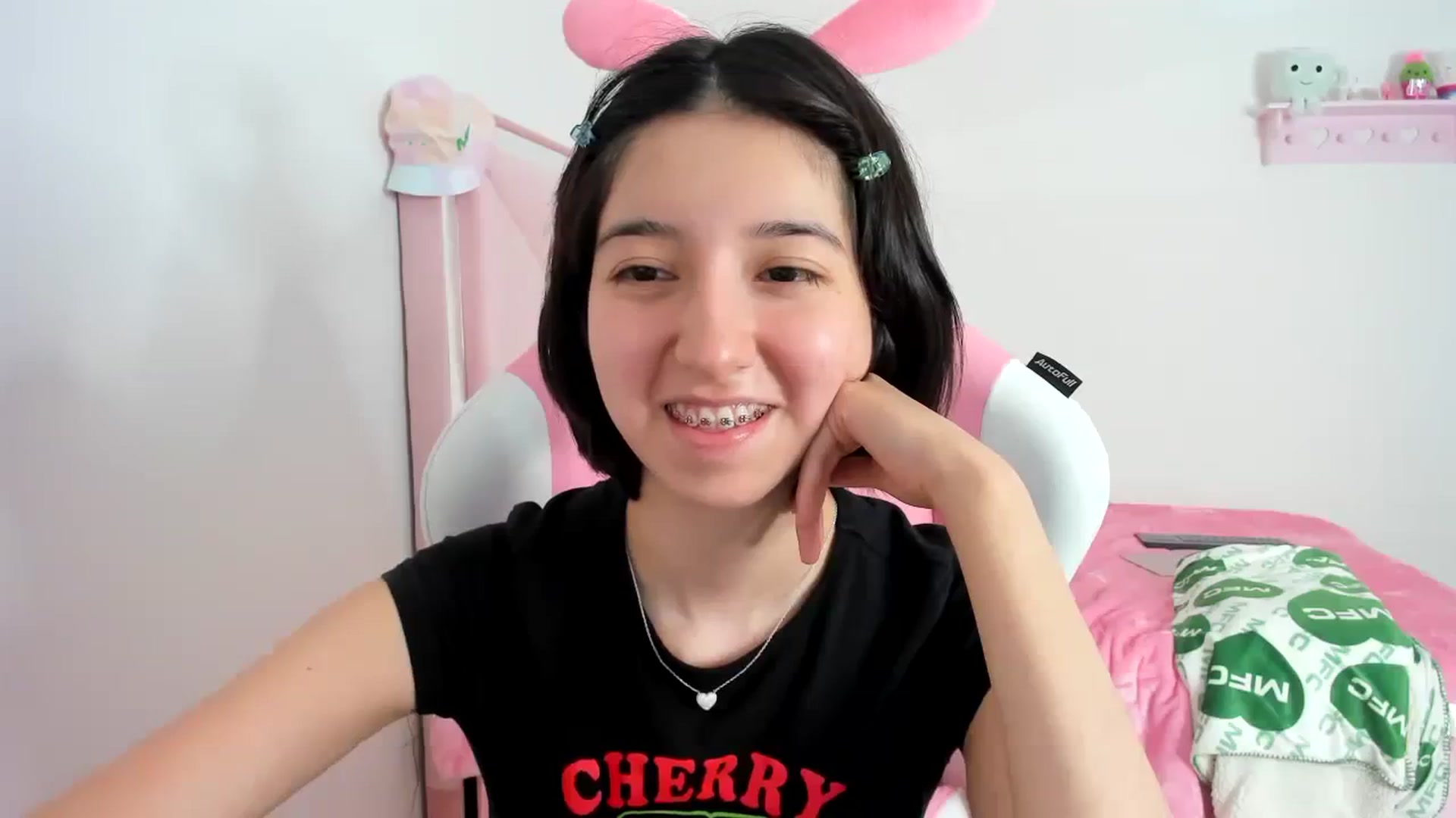 Gallery image thumbnail from Cherrycute666's myfreecams stream on, 12/06/2023, 07:27 image 4 of 20