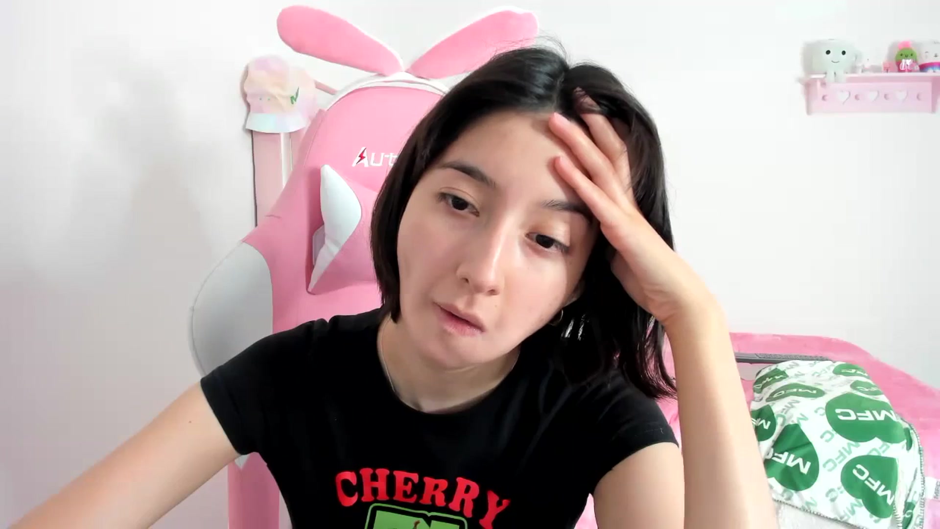 Gallery image thumbnail from Cherrycute666's myfreecams stream on, 12/06/2023, 08:39 image 16 of 20
