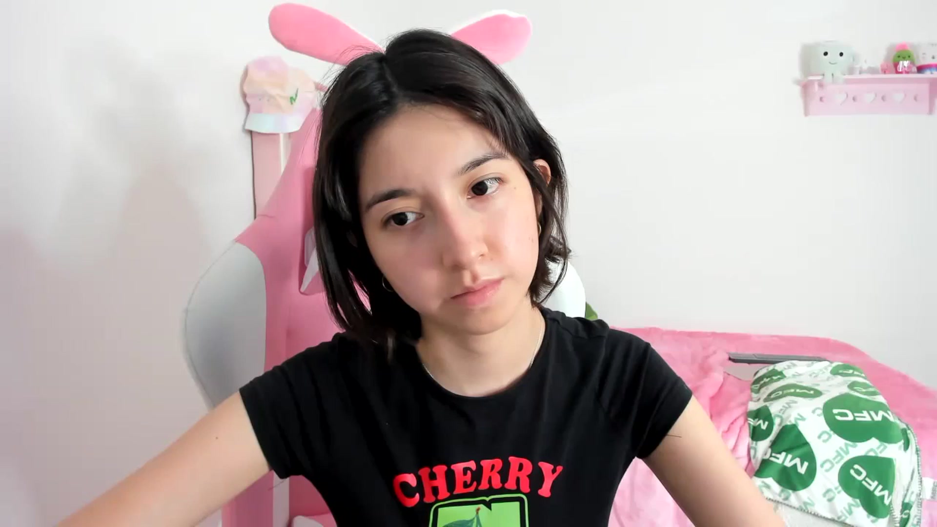 Gallery image thumbnail from Cherrycute666's myfreecams stream on, 12/06/2023, 08:39 image 19 of 20
