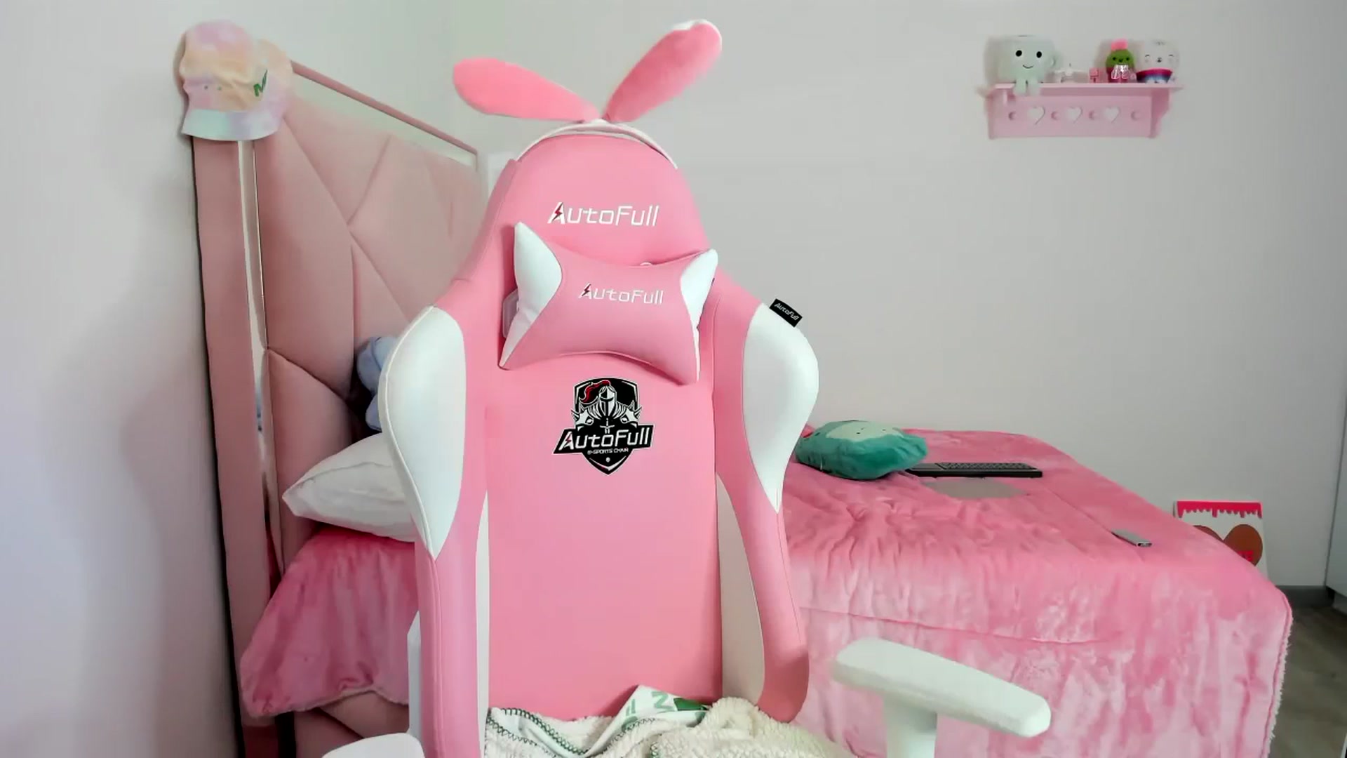 Gallery image thumbnail from Cherrycute666's myfreecams stream on, 12/07/2023, 05:55 image 11 of 20