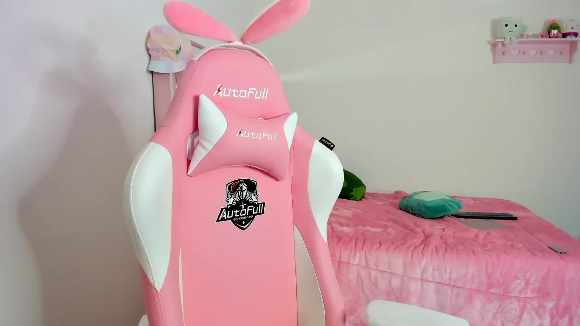 Gallery image thumbnail from Cherrycute666's myfreecams stream on, 12/07/2023, 05:55 image 10 of 20