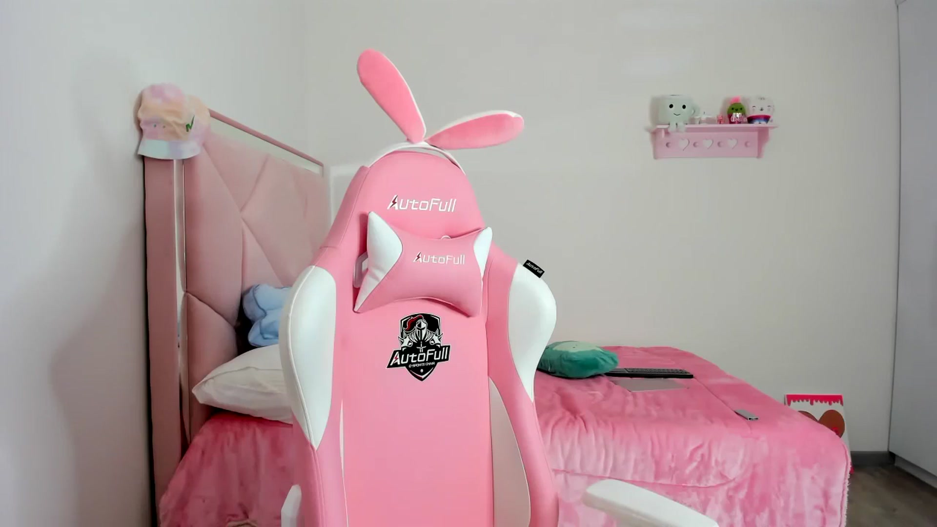 Gallery image thumbnail from Cherrycute666's myfreecams stream on, 12/07/2023, 08:56 image 10 of 20
