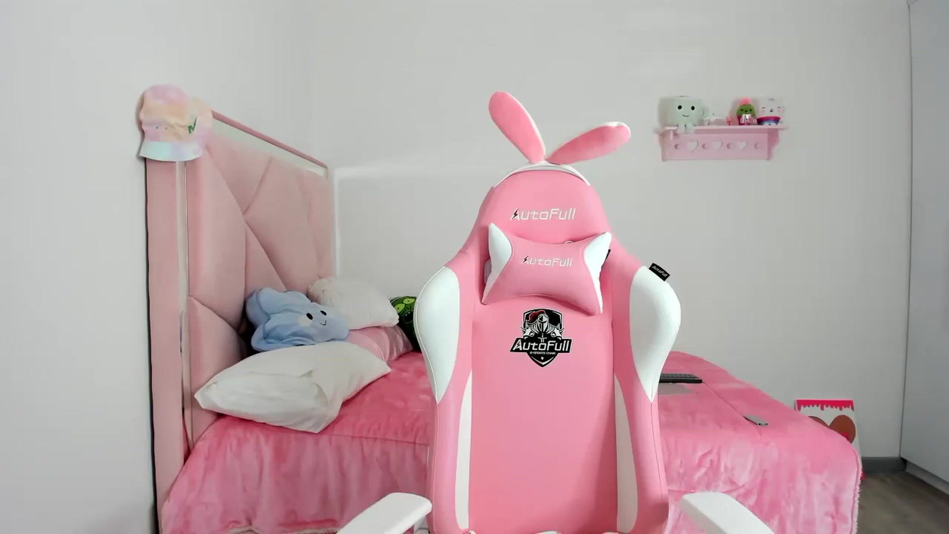 Gallery image thumbnail from Cherrycute666's myfreecams stream on, 12/07/2023, 08:56 image 9 of 20