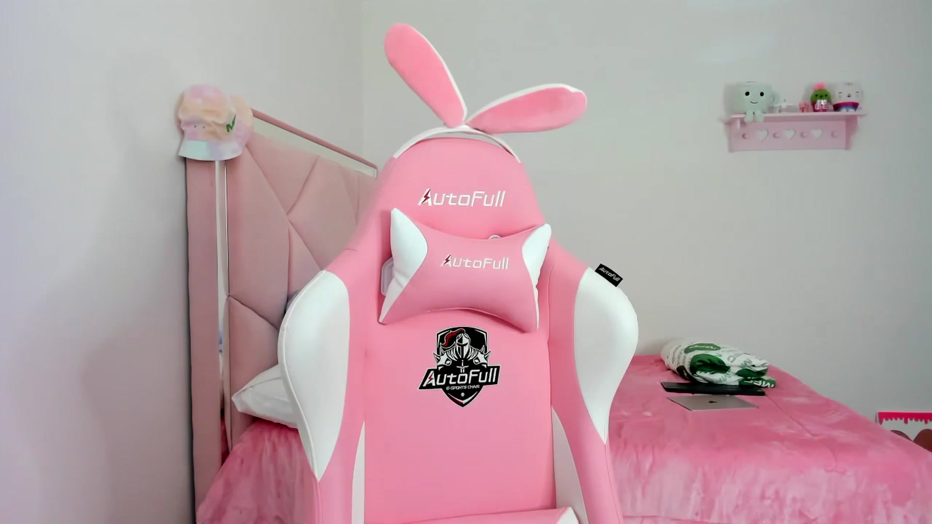 Gallery image thumbnail from Cherrycute666's myfreecams stream on, 12/07/2023, 19:44 image 6 of 20
