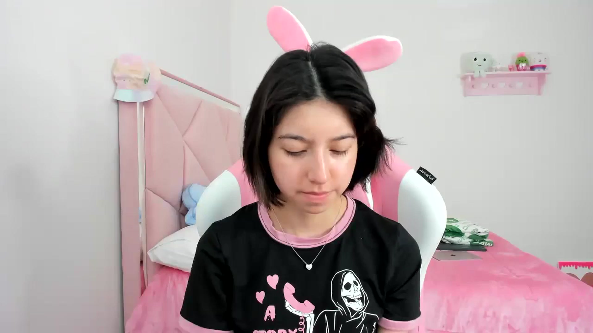 Gallery image thumbnail from Cherrycute666's myfreecams stream on, 12/07/2023, 19:44 image 4 of 20