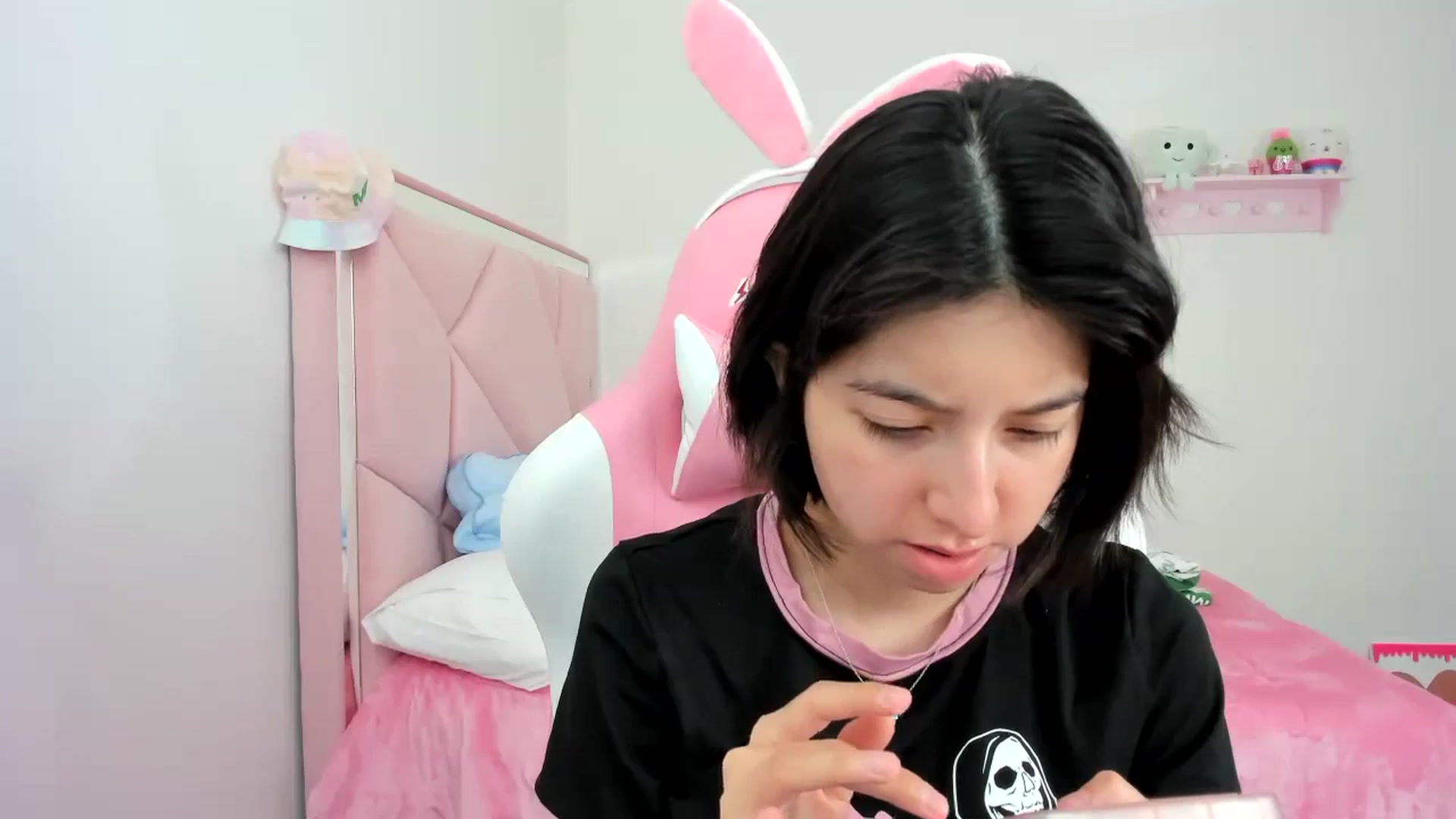 Gallery image thumbnail from Cherrycute666's myfreecams stream on, 12/07/2023, 19:44 image 14 of 20