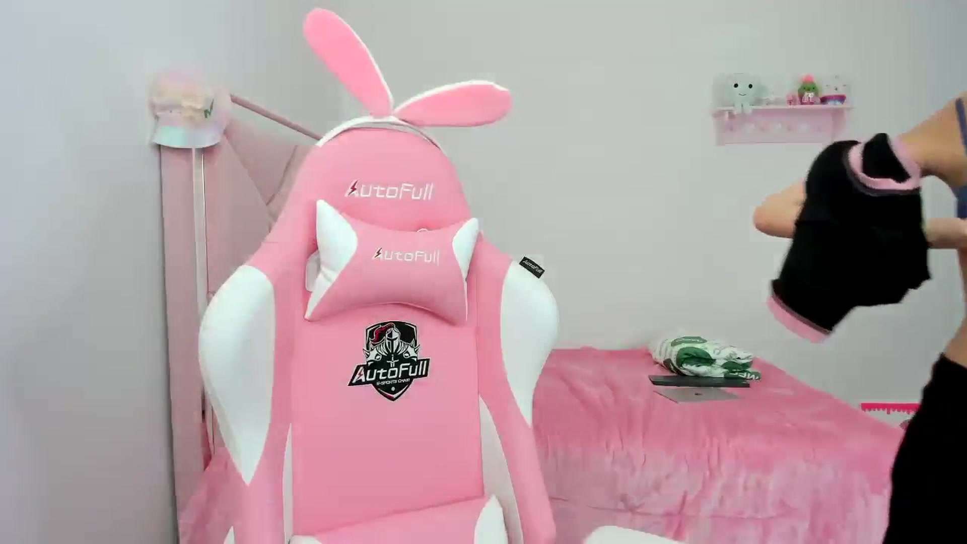 Gallery image thumbnail from Cherrycute666's myfreecams stream on, 12/07/2023, 21:28 image 3 of 20