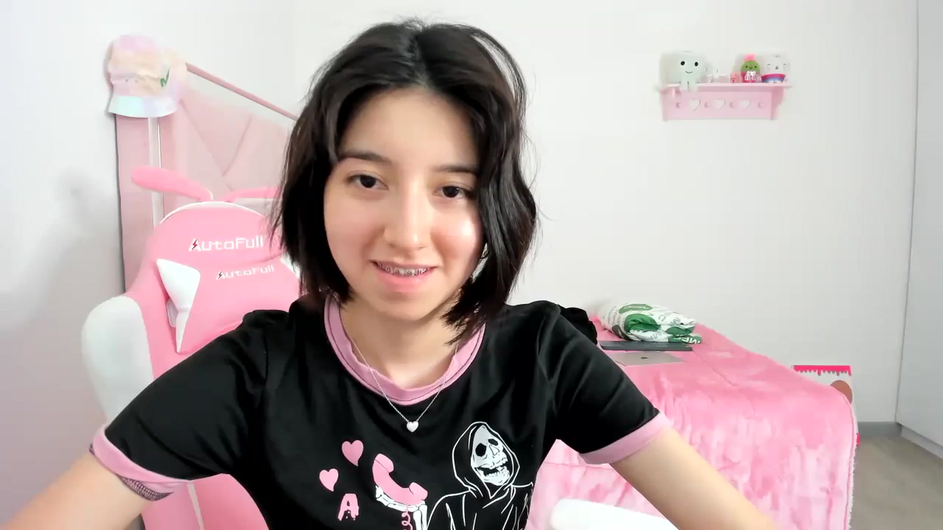 Gallery image thumbnail from Cherrycute666's myfreecams stream on, 12/08/2023, 24:13 image 9 of 20