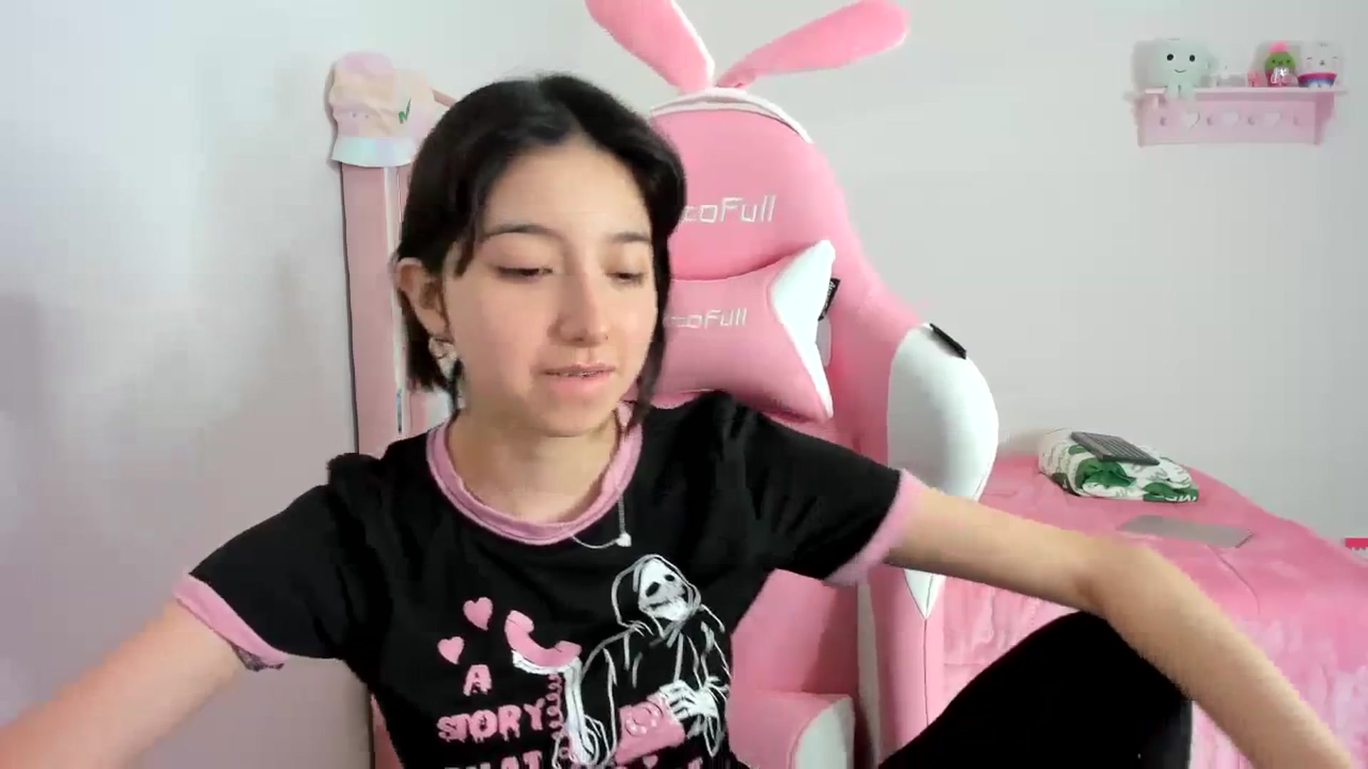 Gallery image thumbnail from Cherrycute666's myfreecams stream on, 12/08/2023, 24:52 image 14 of 20