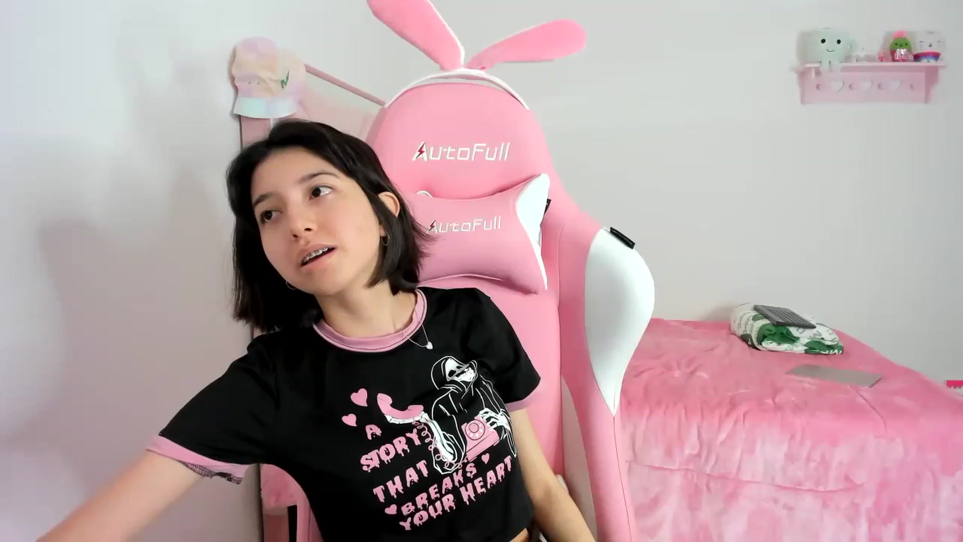 Gallery image thumbnail from Cherrycute666's myfreecams stream on, 12/08/2023, 24:52 image 8 of 20