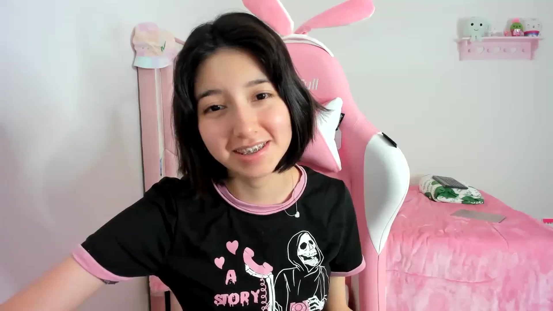Gallery image thumbnail from Cherrycute666's myfreecams stream on, 12/08/2023, 24:52 image 6 of 20