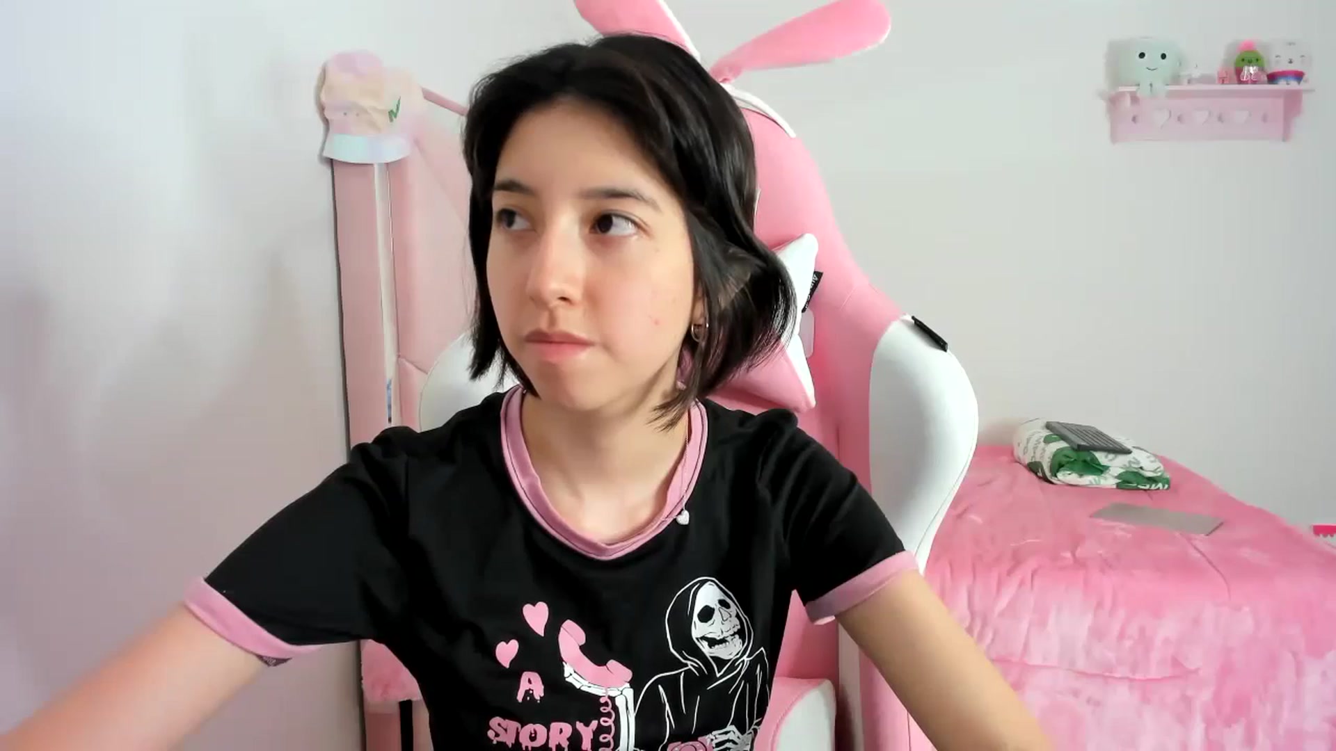 Gallery image thumbnail from Cherrycute666's myfreecams stream on, 12/08/2023, 24:52 image 3 of 20
