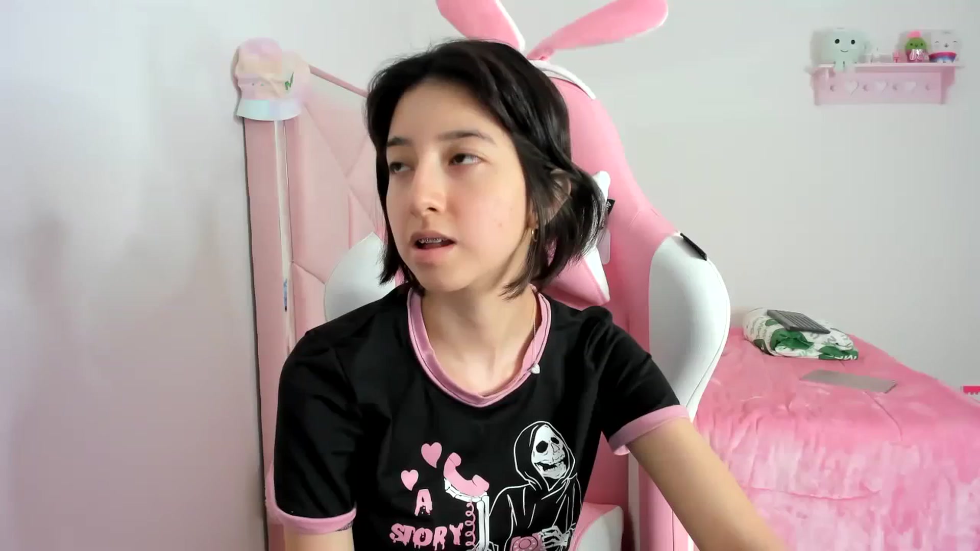 Gallery image thumbnail from Cherrycute666's myfreecams stream on, 12/08/2023, 24:52 image 1 of 20