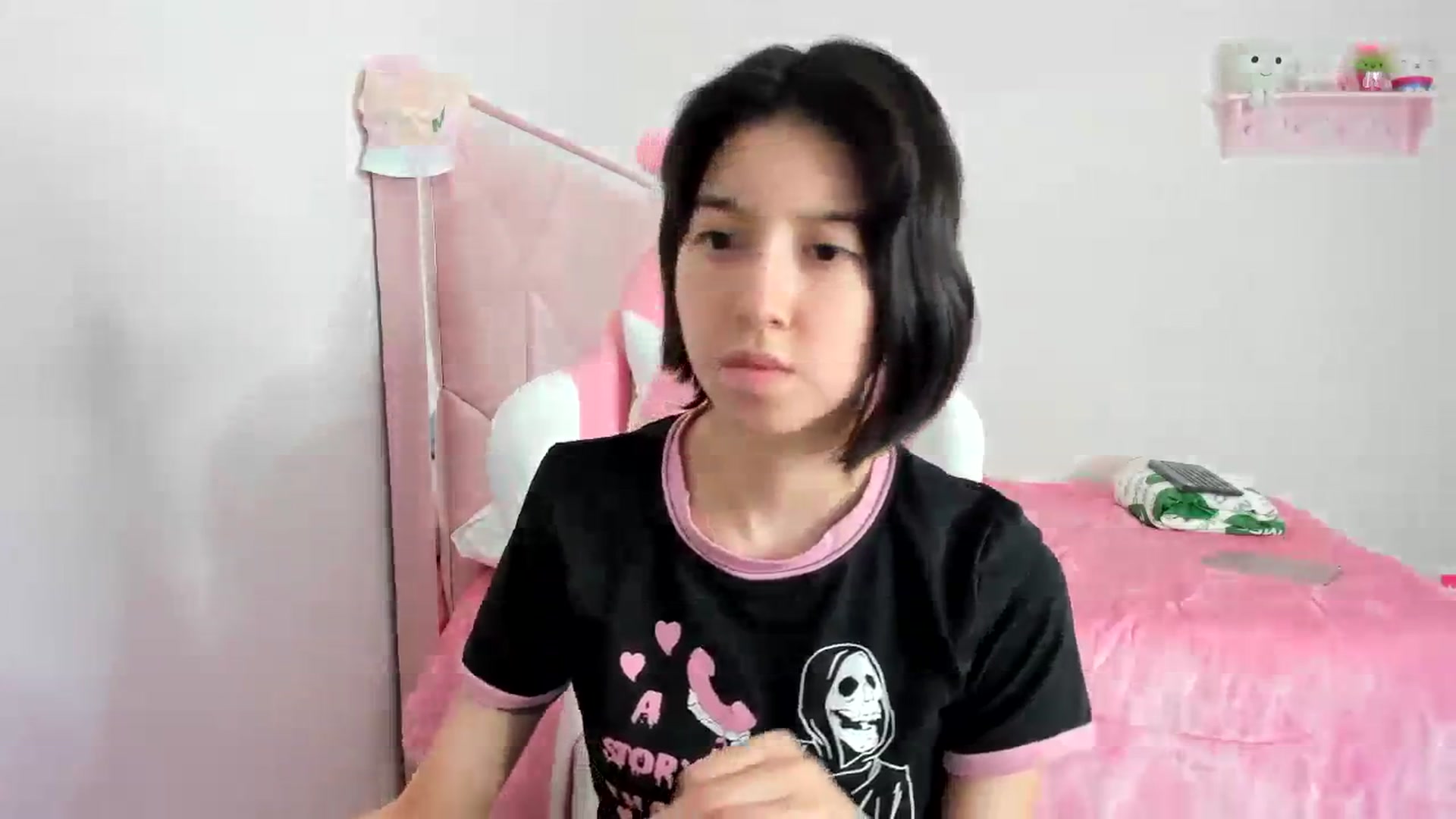 Gallery image thumbnail from Cherrycute666's myfreecams stream on, 12/08/2023, 03:20 image 4 of 20