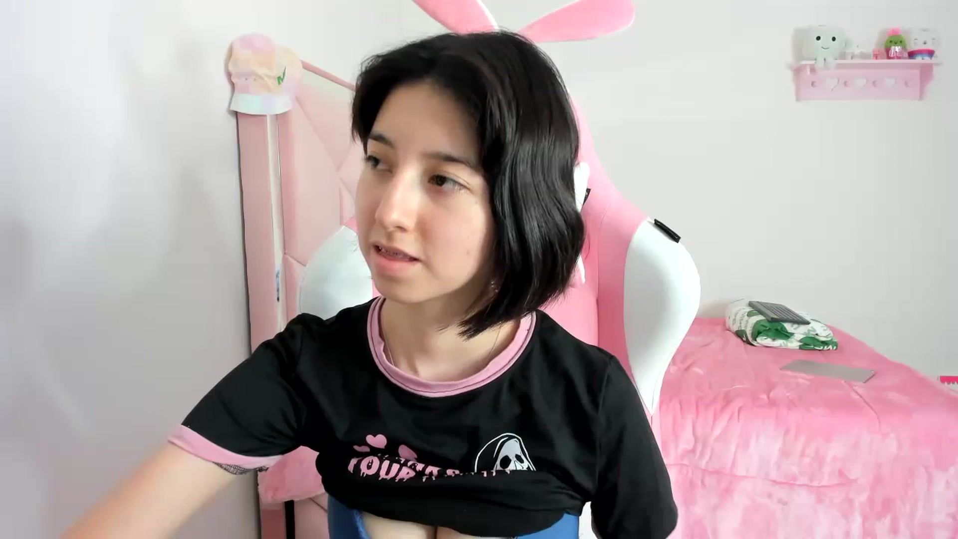 Gallery image thumbnail from Cherrycute666's myfreecams stream on, 12/08/2023, 03:20 image 7 of 20