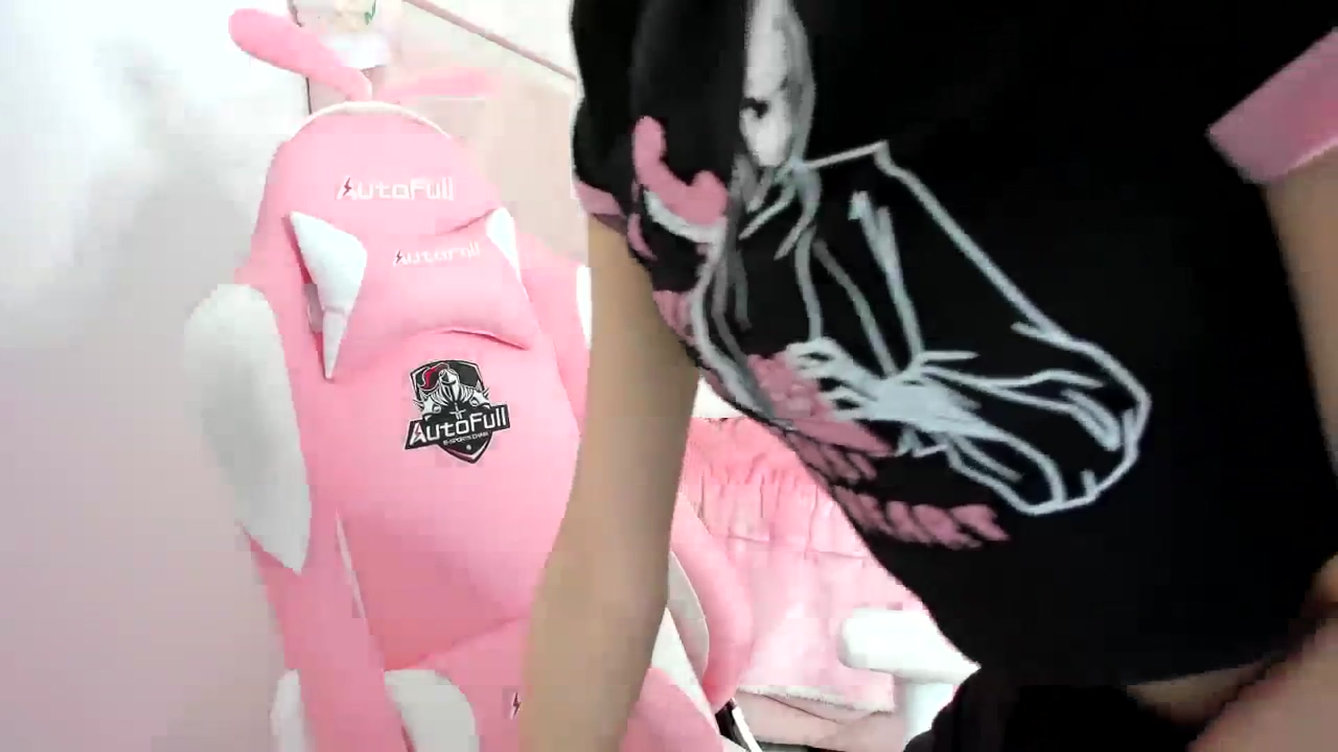 Gallery image thumbnail from Cherrycute666's myfreecams stream on, 12/08/2023, 03:20 image 2 of 20