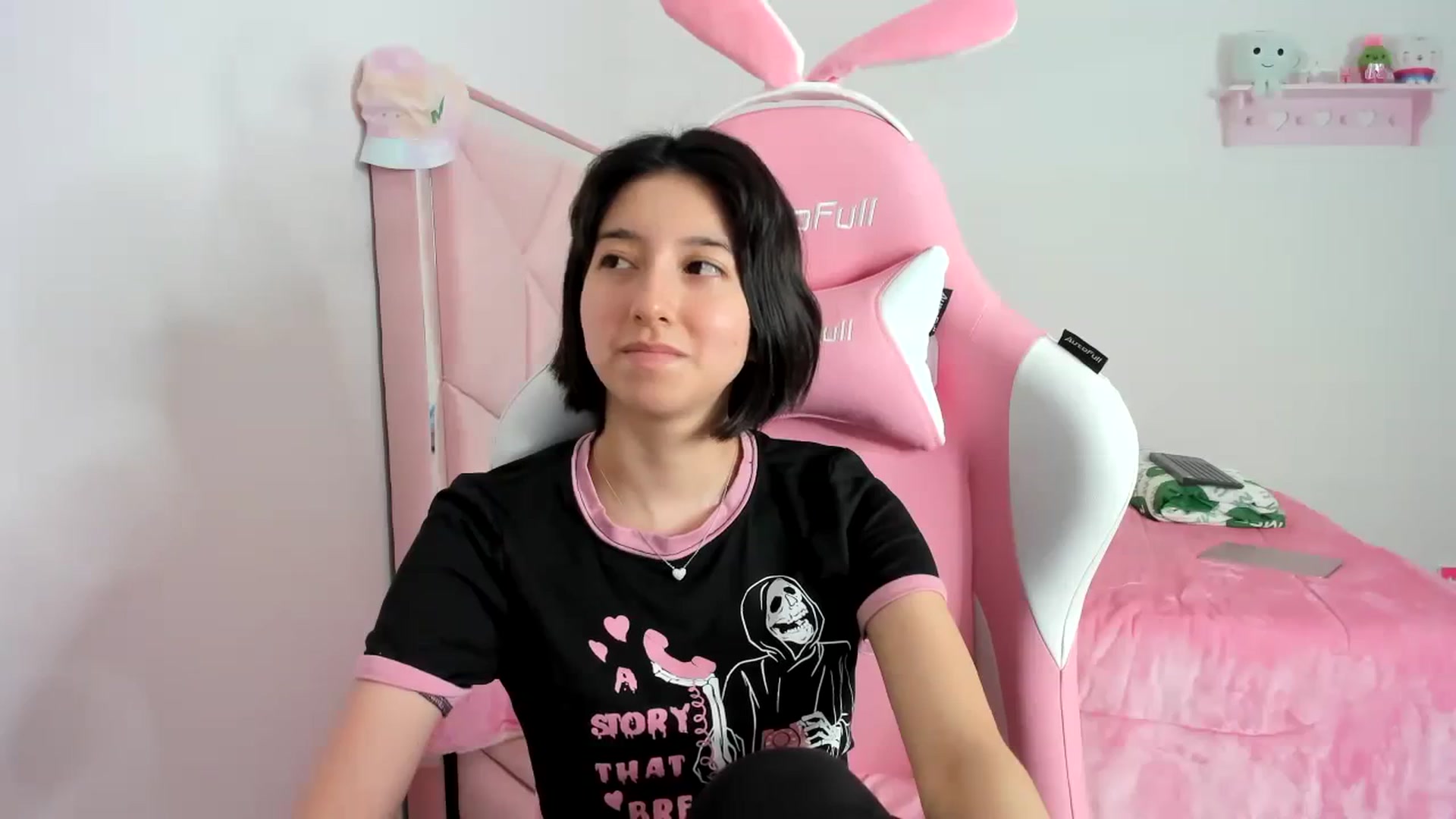 Gallery image thumbnail from Cherrycute666's myfreecams stream on, 12/08/2023, 03:20 image 12 of 20